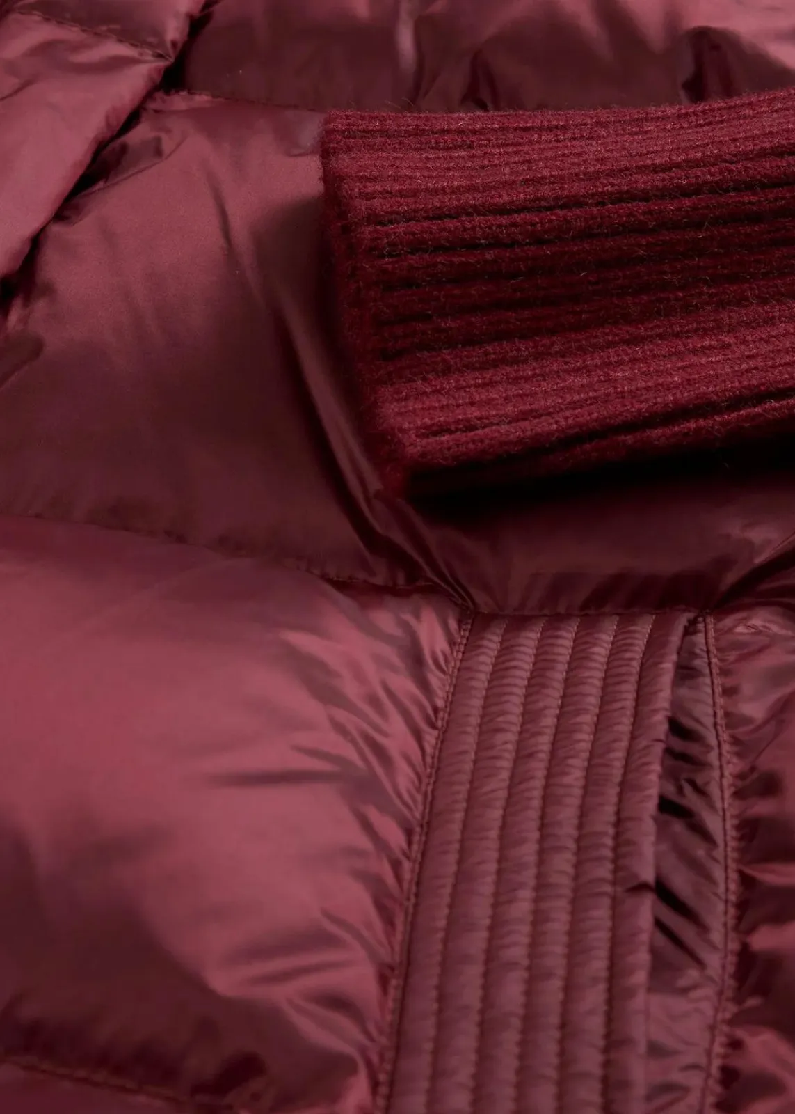 bonprix Jacken & Mäntel|Premium^Daunenjacke mit recycelten Daunen und Strickärmeln dunkelbeere