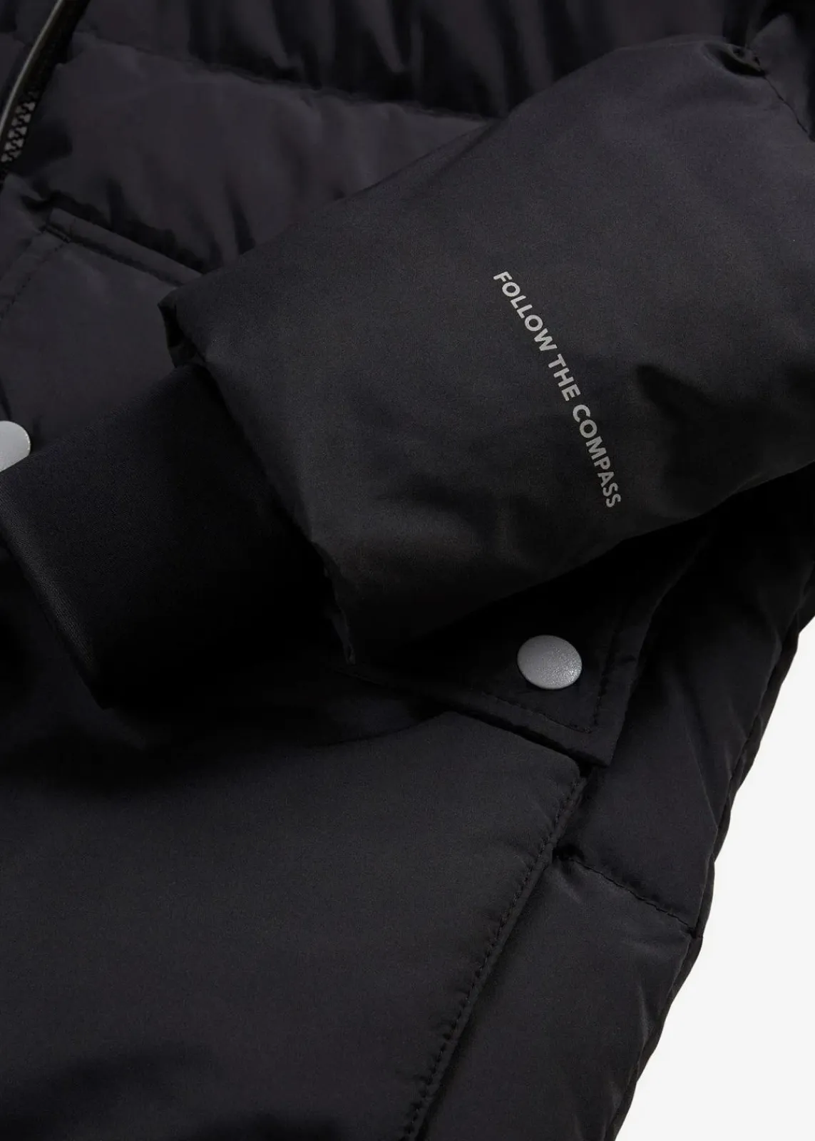 bonprix Jacken & Mäntel|Nachhaltigere Materialien^Daunenmantel mit reflektierenden Details schwarz
