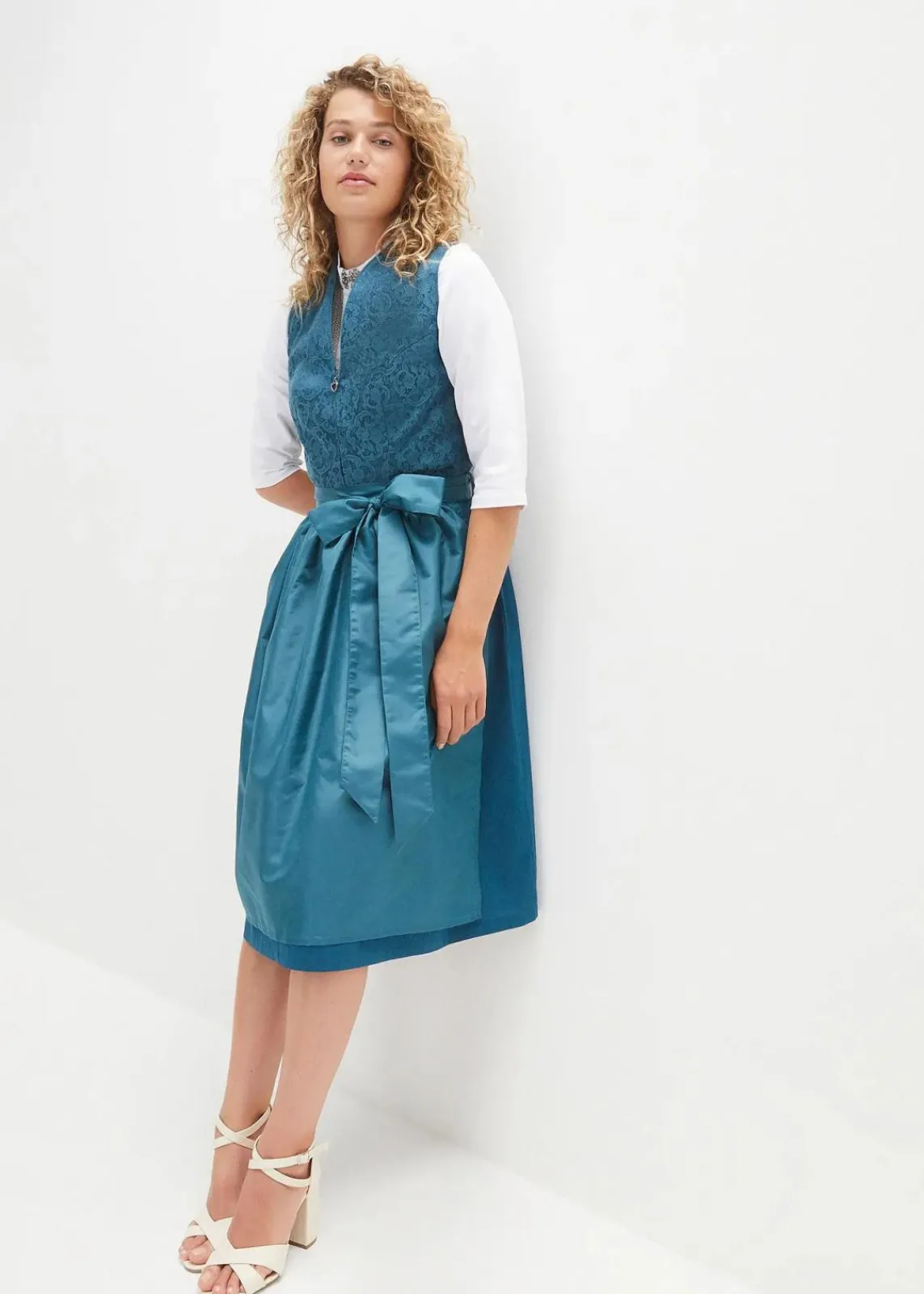 bonprix Bekleidung·Pullover & Strickjacken|Kleider^Dirndl mit Jacquardmuster und Schürze in Midilänge (2-tlg.Set) blaupetrol/mattpetrol
