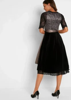 bonprix Kleider|Kurzgrößen^Dirndl mit Leomuster schwarzbedruckt