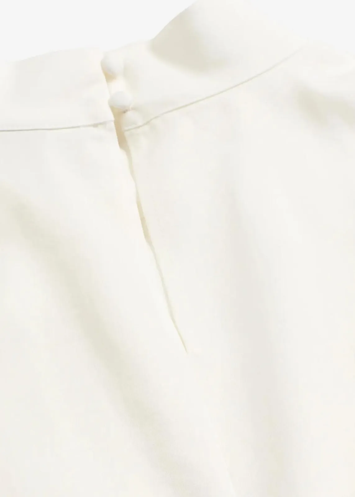 bonprix Blusen & Tuniken|Bekleidung·Jacken & Mäntel^Elegante Kurzarmbluse aus glänzenden Satin wollweiß