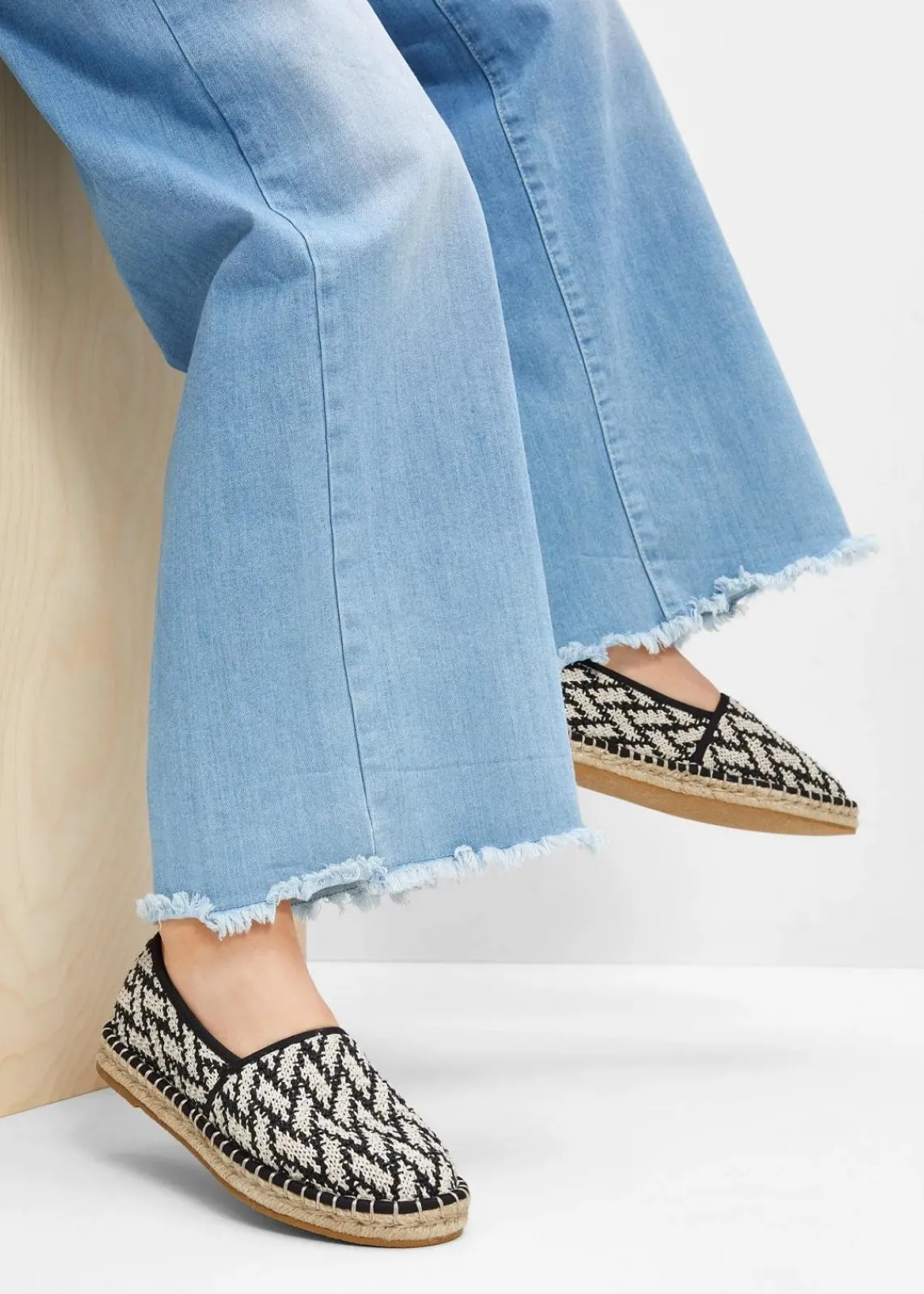 bonprix Strandmode|Slipper & Halbschuhe^Espadrilles in Bast-Optik schwarz/natur