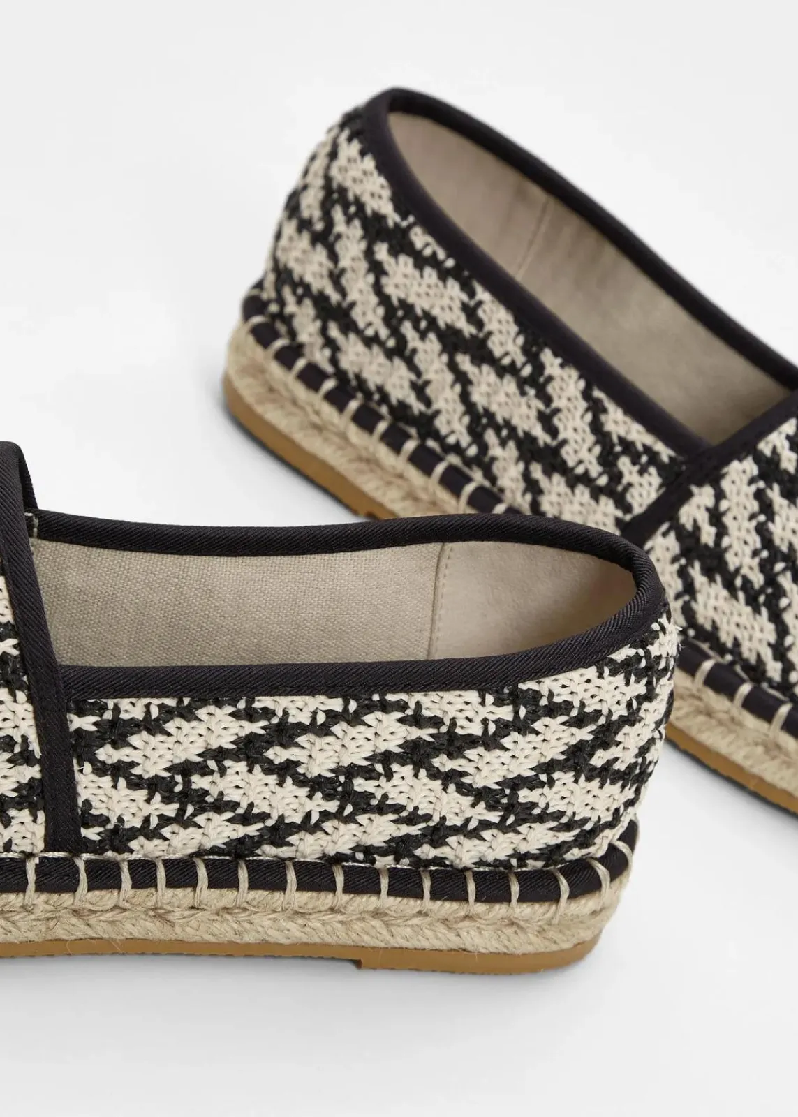 bonprix Strandmode|Slipper & Halbschuhe^Espadrilles in Bast-Optik schwarz/natur