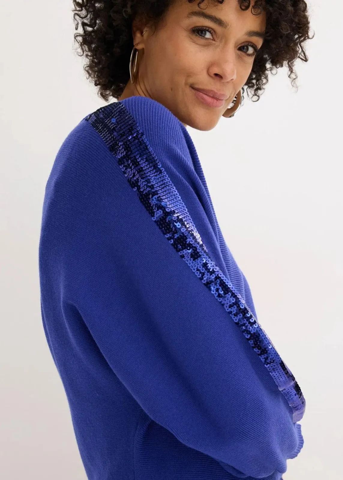 bonprix Pullover & Strickjacken|Strickmode^Feinstrickpullover mit Pailletten saphirblau