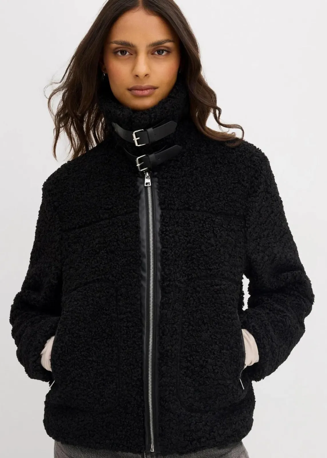 bonprix Jacken & Mäntel|Nachhaltigere Materialien^Fellimitat-Jacke aus Teddyfleece schwarz