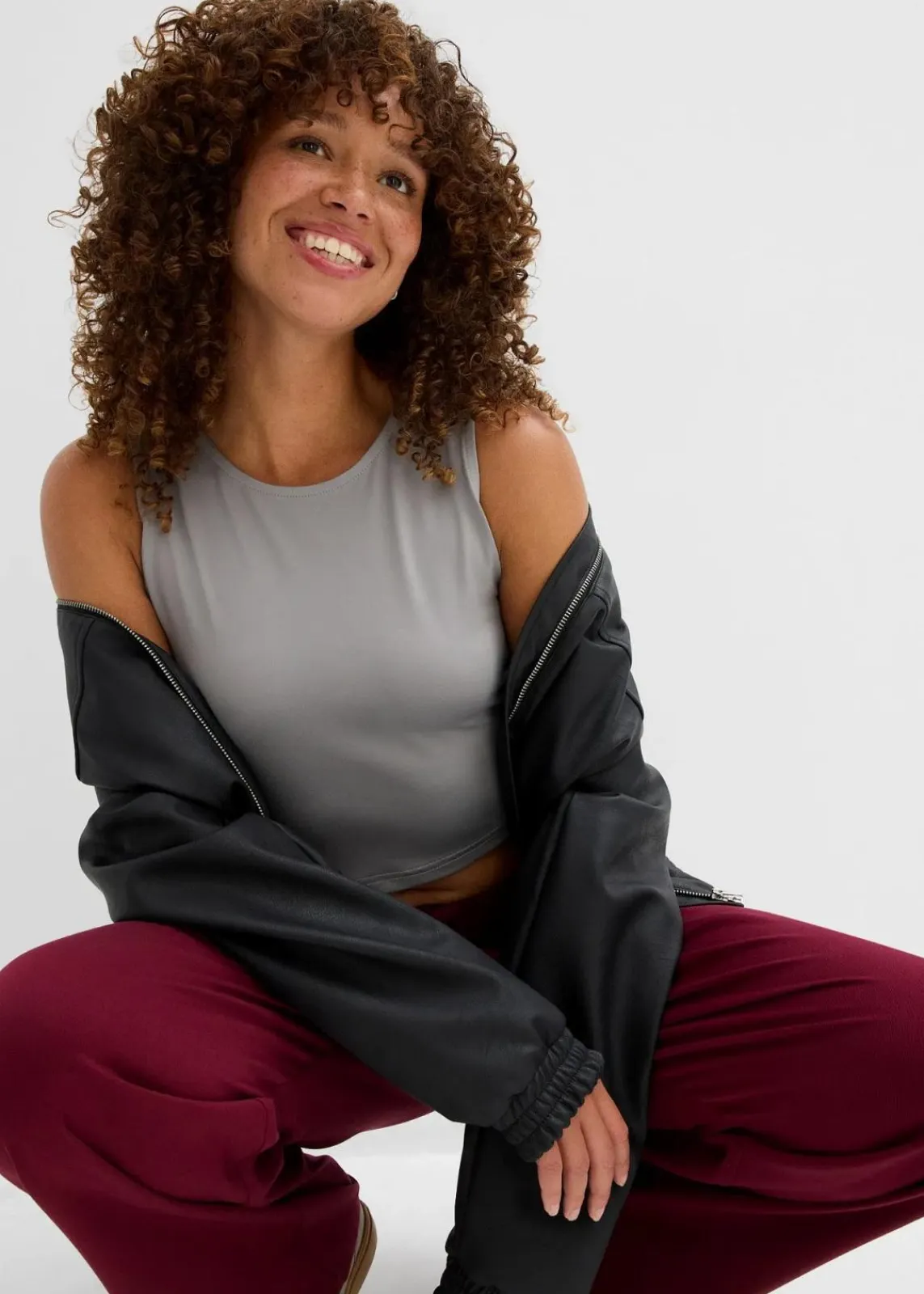 bonprix Shirts & Tops|Nachhaltigere Materialien^Figurbetontes Cropped Top, Doppelpack (2-tlg. Set) grau+ahornrot