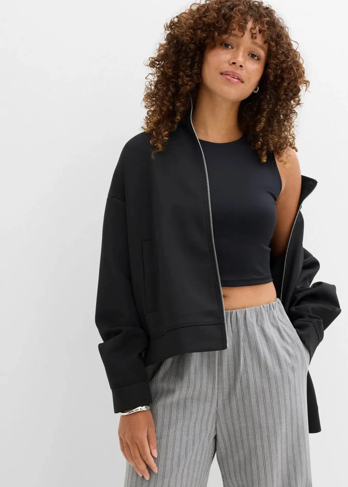 bonprix Nachhaltigere Materialien|Shirts & Tops^Figurbetontes Cropped Top, Doppelpack (2-tlg. Set) weiß+schwarz