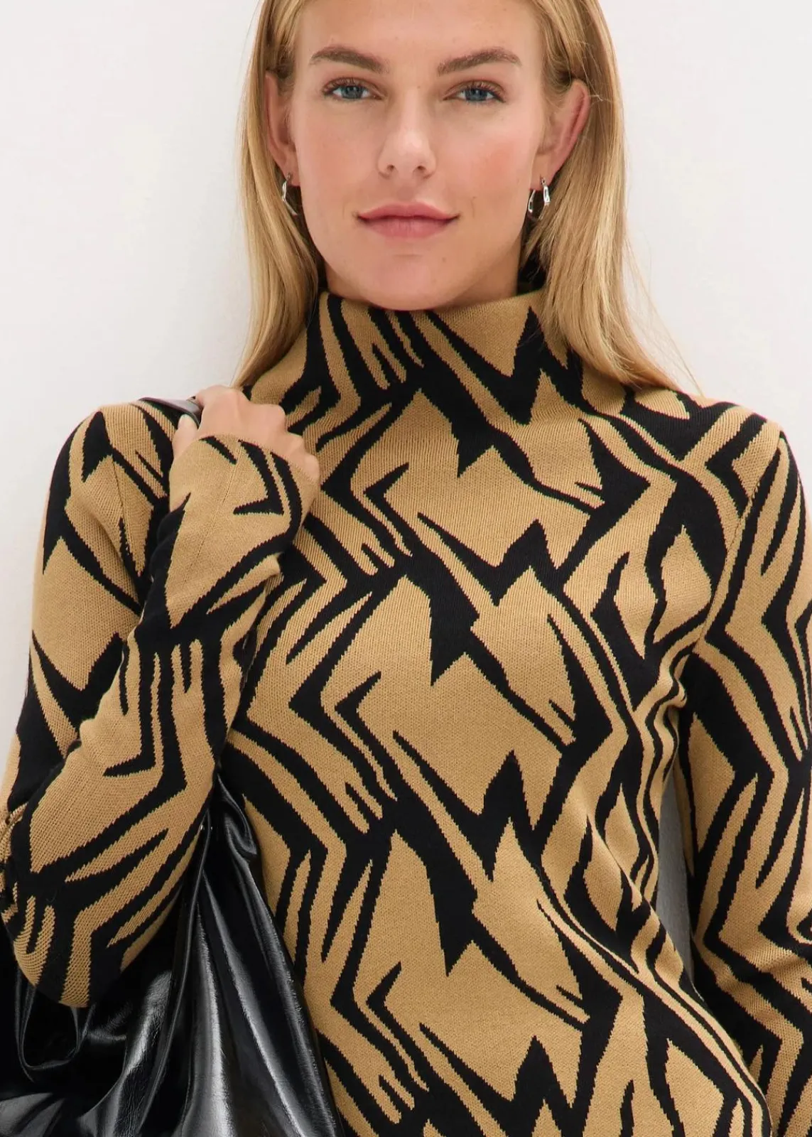bonprix Bekleidung·Umstandsmode|Bekleidung·Pullover & Strickjacken^Figurbetontes Strickkleid mit Stehkragen schwarz/beige