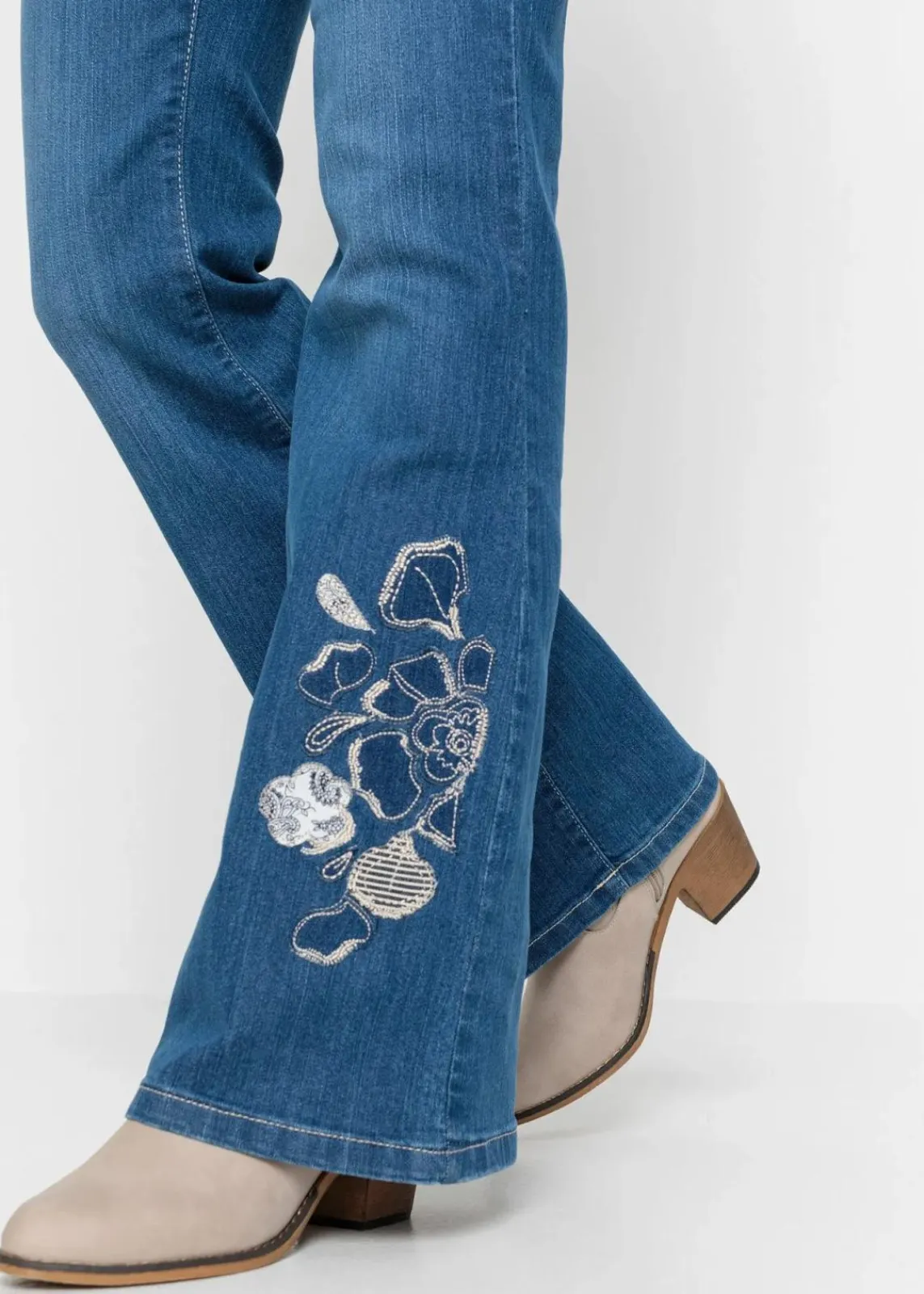 bonprix Bekleidung·Shirts & Tops|Jeans^Flared Jeans Mid Waist, Stretch blau denim geblümt