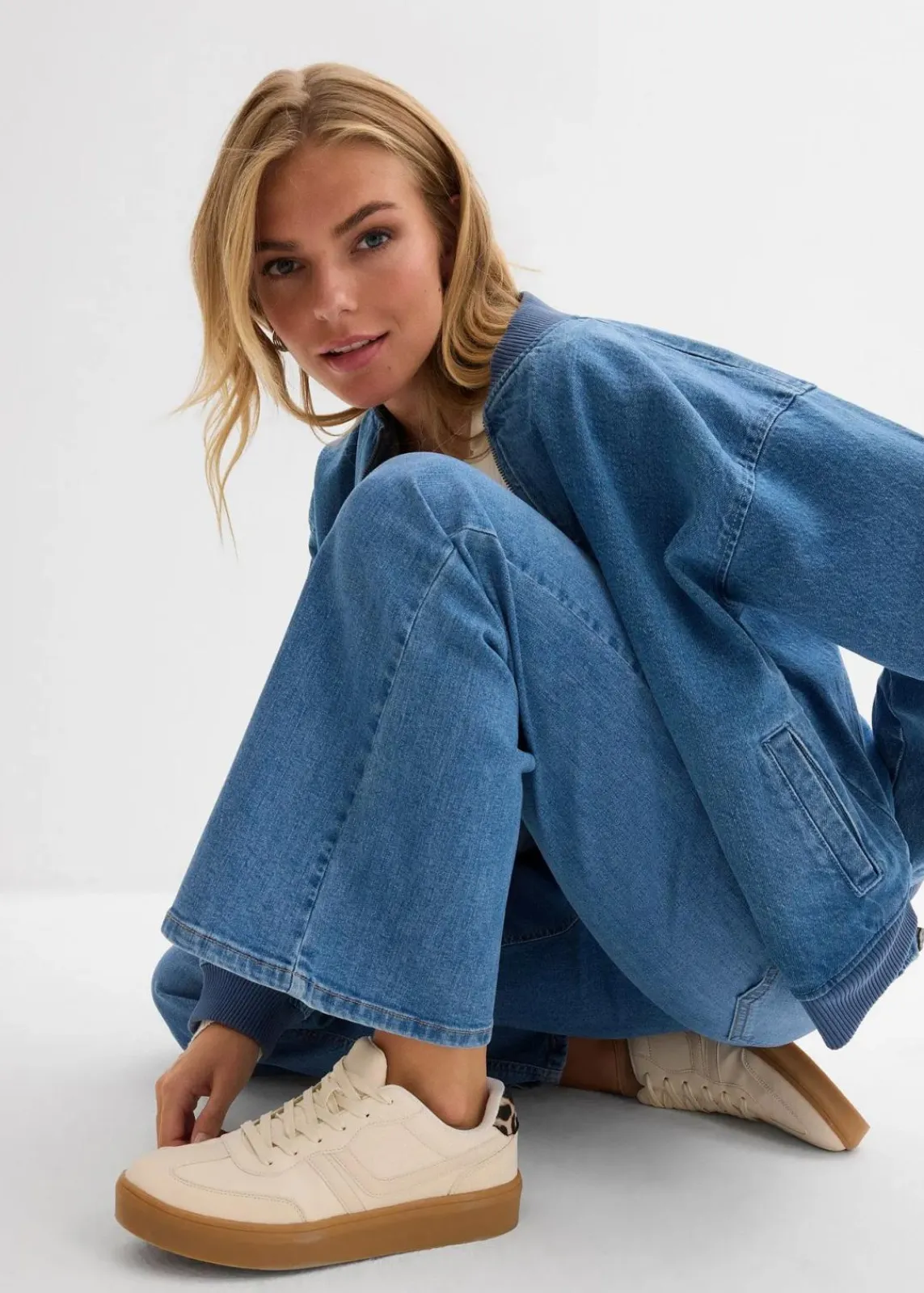 bonprix Bekleidung·Shirts & Tops|Jeans^Flared-Jeans Mid Waist hellblau denim used