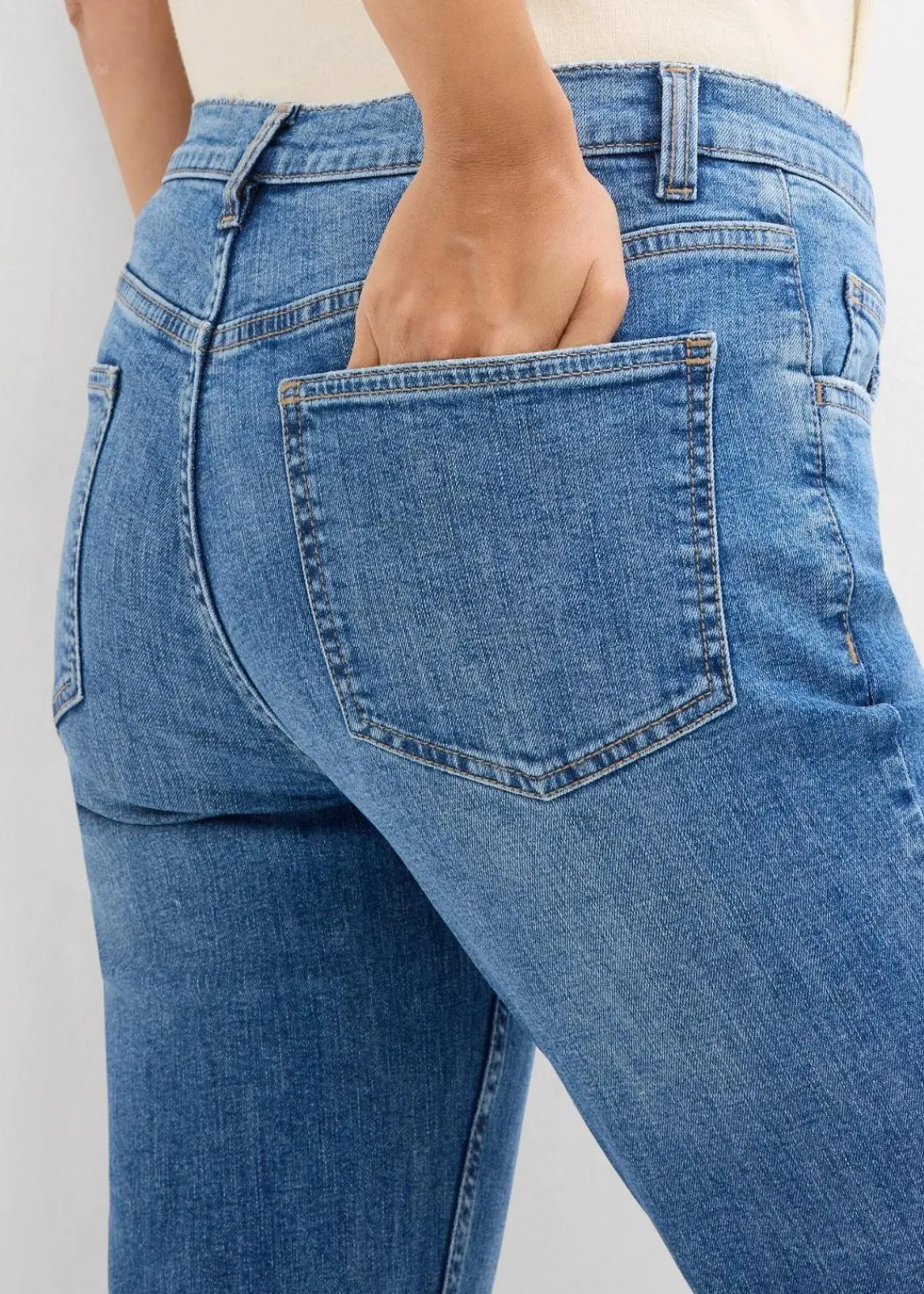 bonprix Jeans|Bekleidung·Shirts & Tops^Flared-Jeans Mid Waist mittelblau denim used