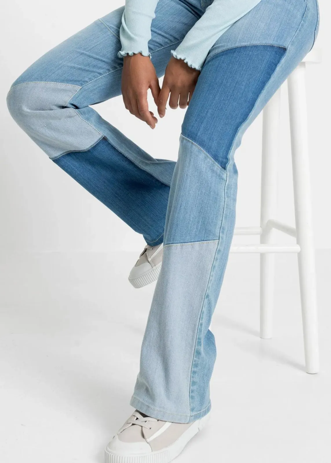 bonprix Jeans|Bekleidung·Shirts & Tops^Flared-Jeans Mid Waist hellblau denim/blau denim/dunkelblau denim
