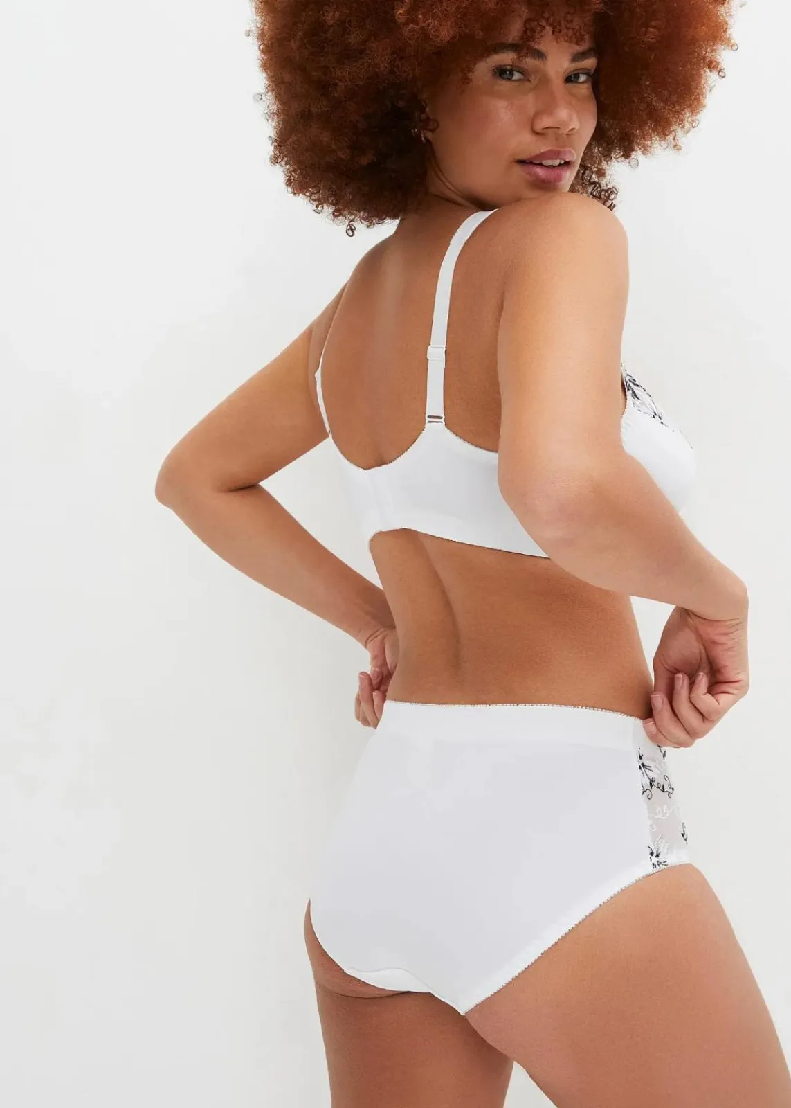 bonprix Wäsche·Höschen|Nachhaltigere Materialien^Formslip mit zarter Stickerei (2er Pack) weiß+weiß/schwarz