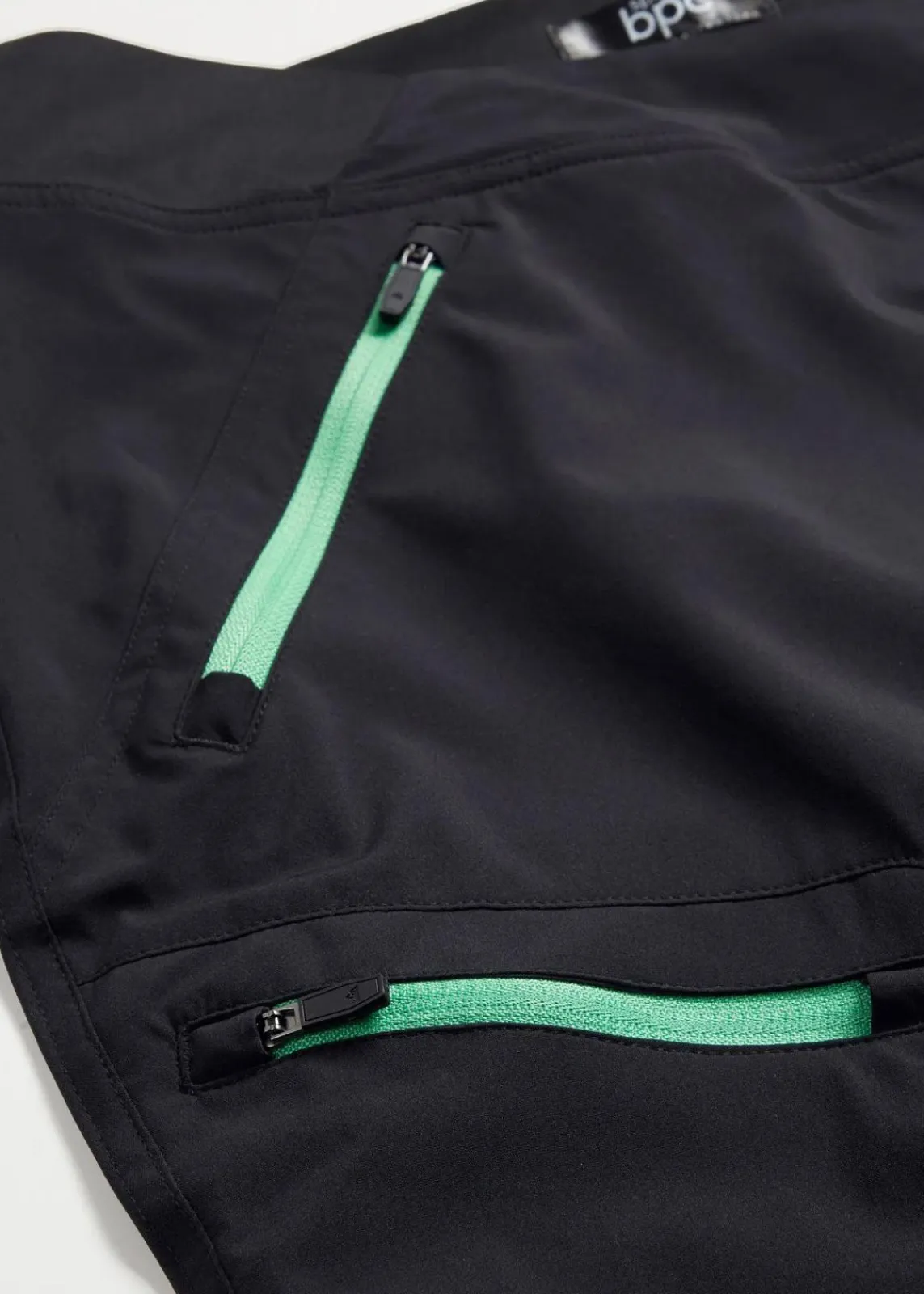 bonprix Bekleidung·Jumpsuits|Bekleidung·Sweat^Funktionshose mit Komfortbund, wasserabweisend schwarz