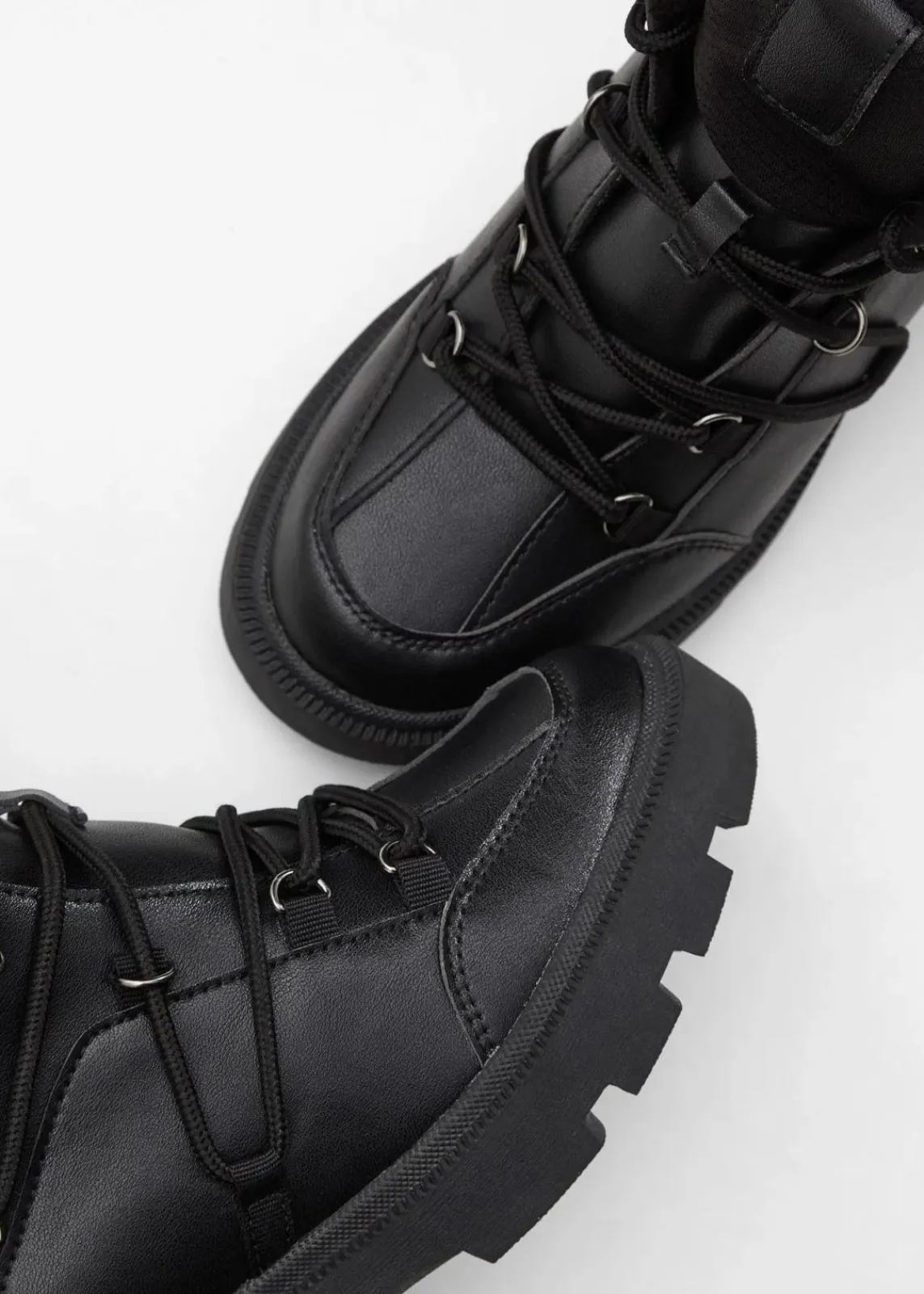 bonprix Gefütterte Winterschuhe|Boots^Gefütterte Schnürboots schwarz
