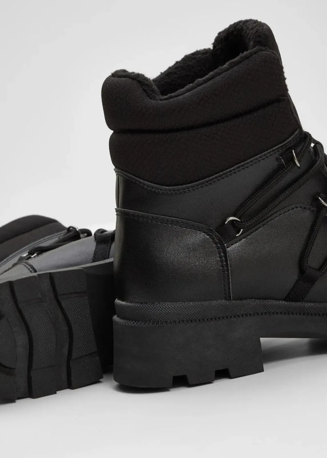 bonprix Gefütterte Winterschuhe|Boots^Gefütterte Schnürboots schwarz