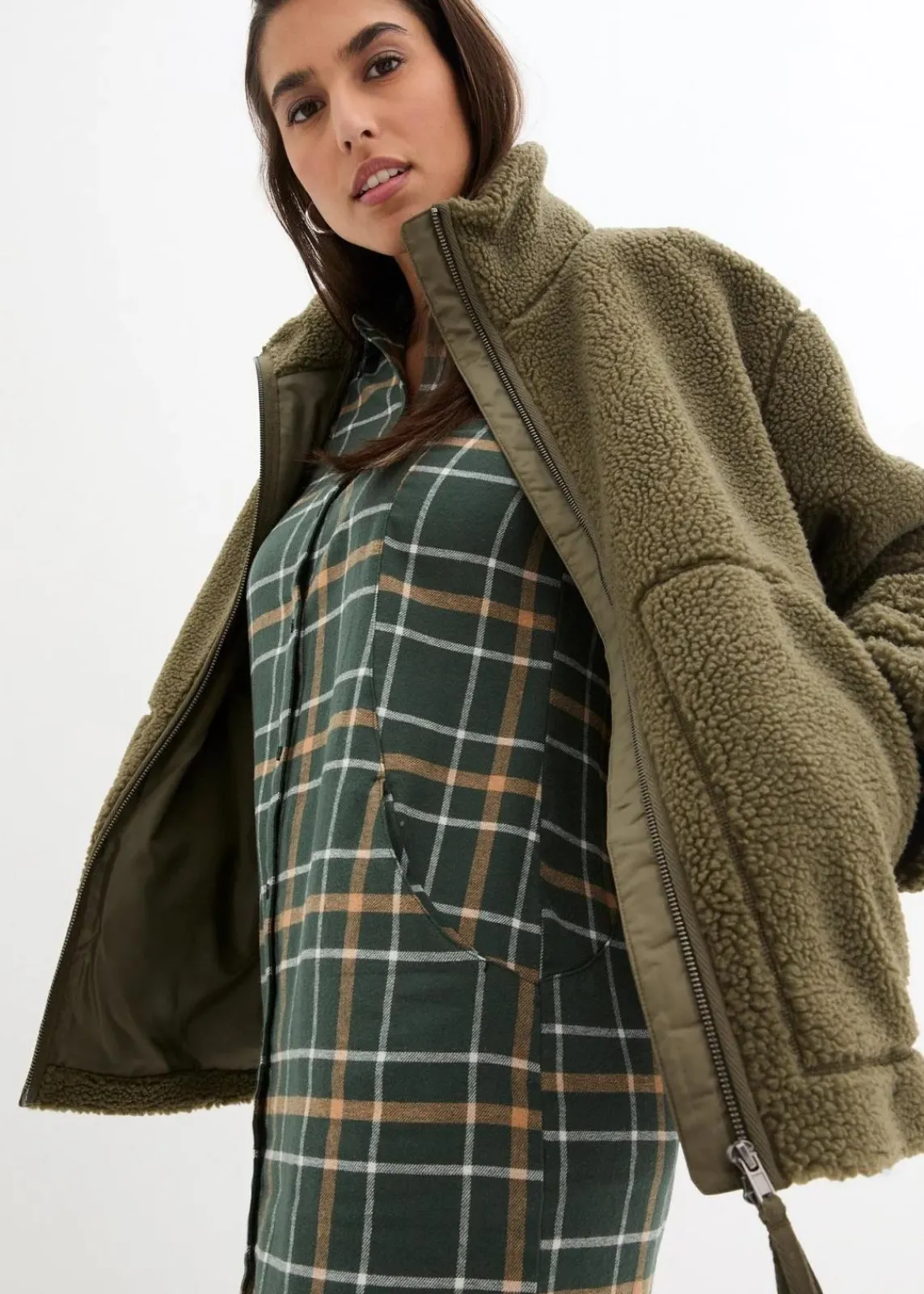 bonprix Bekleidung·Hosen|Jacken & Mäntel^Gefütterte Teddy-Fleece Jacke dunkeloliv