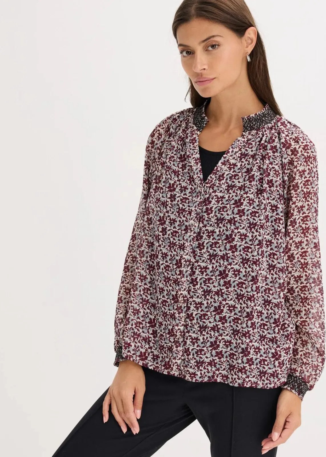 bonprix Bekleidung·Jacken & Mäntel|Blusen & Tuniken^Gemusterte Chiffon-Bluse mit Stickerei wollweiß bedruckt