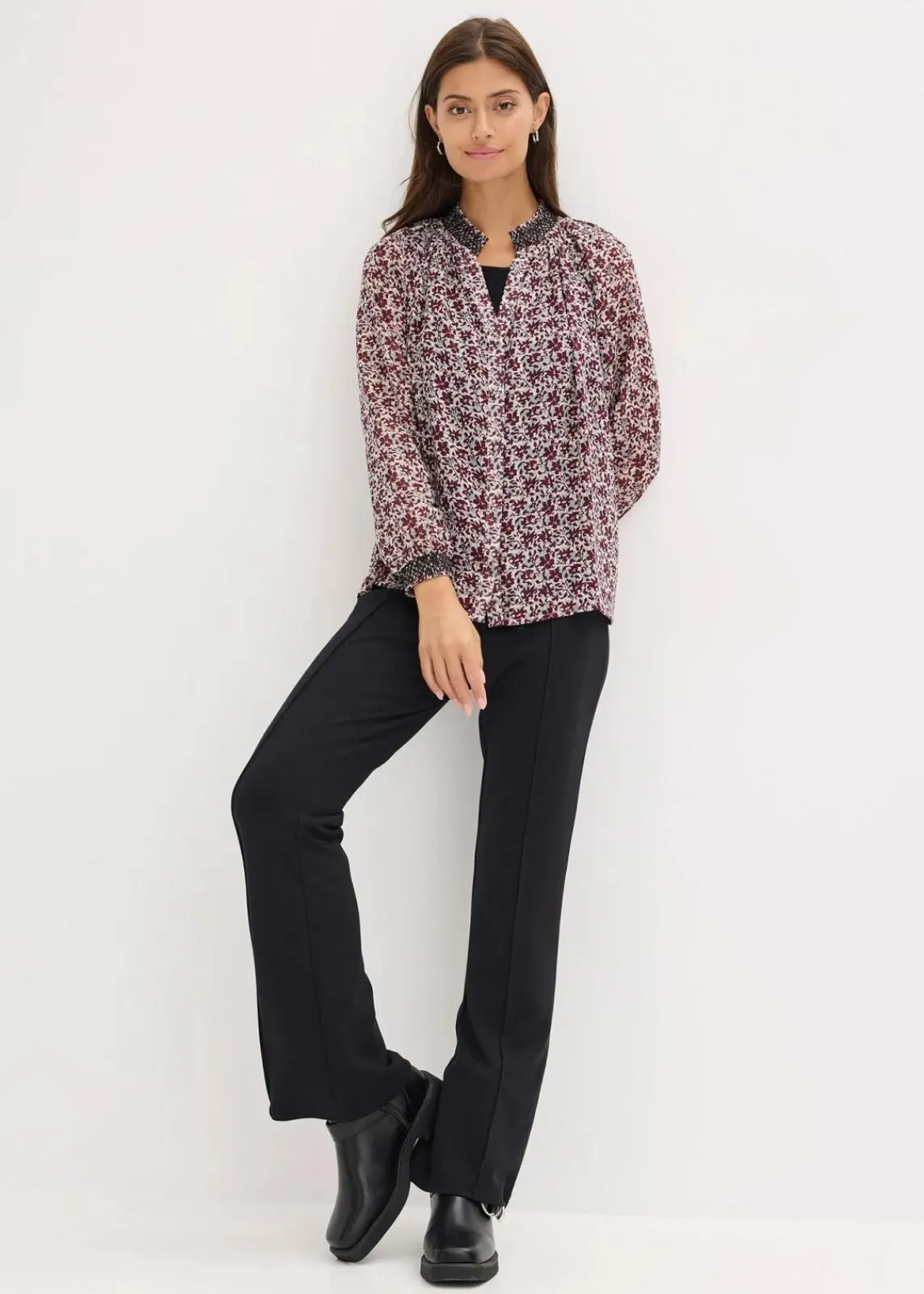 bonprix Bekleidung·Jacken & Mäntel|Blusen & Tuniken^Gemusterte Chiffon-Bluse mit Stickerei wollweiß bedruckt