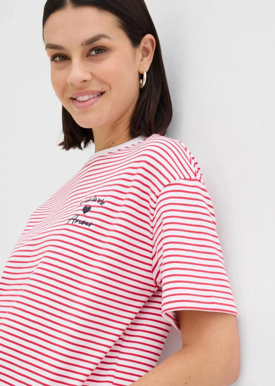 bonprix Shirts & Tops|Nachhaltigere Materialien^Gestreiftes T-Shirt mit Stickerei rot/weiß gestreift