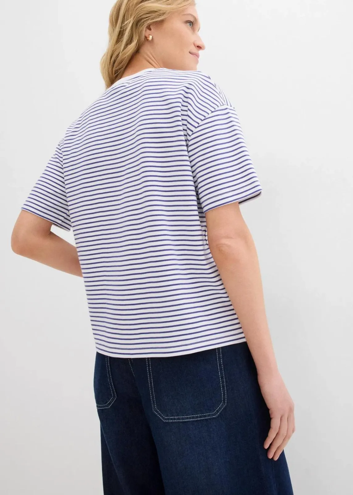 bonprix Nachhaltigere Materialien|Shirts & Tops^Gestreiftes T-Shirt mit Stickerei dunkelblau/weiß gestreift