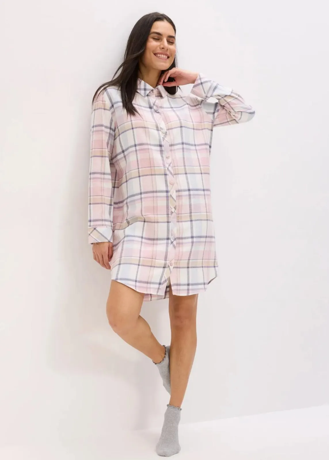 bonprix Wäsche·Nachtwäsche|Nachtwäsche^Gewebtes Nachthemd aus Flanell mit Knopfleiste puderblau/aschrosa kariert