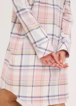bonprix Wäsche·Nachtwäsche|Nachtwäsche^Gewebtes Nachthemd aus Flanell mit Knopfleiste puderblau/aschrosa kariert