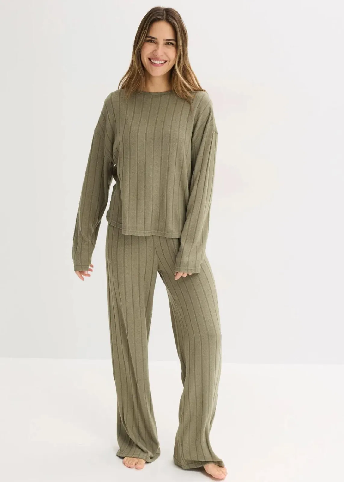bonprix Wäsche·Homewear|Wäsche·Nachtwäsche^Hausanzug aus weicher Rippe oliv