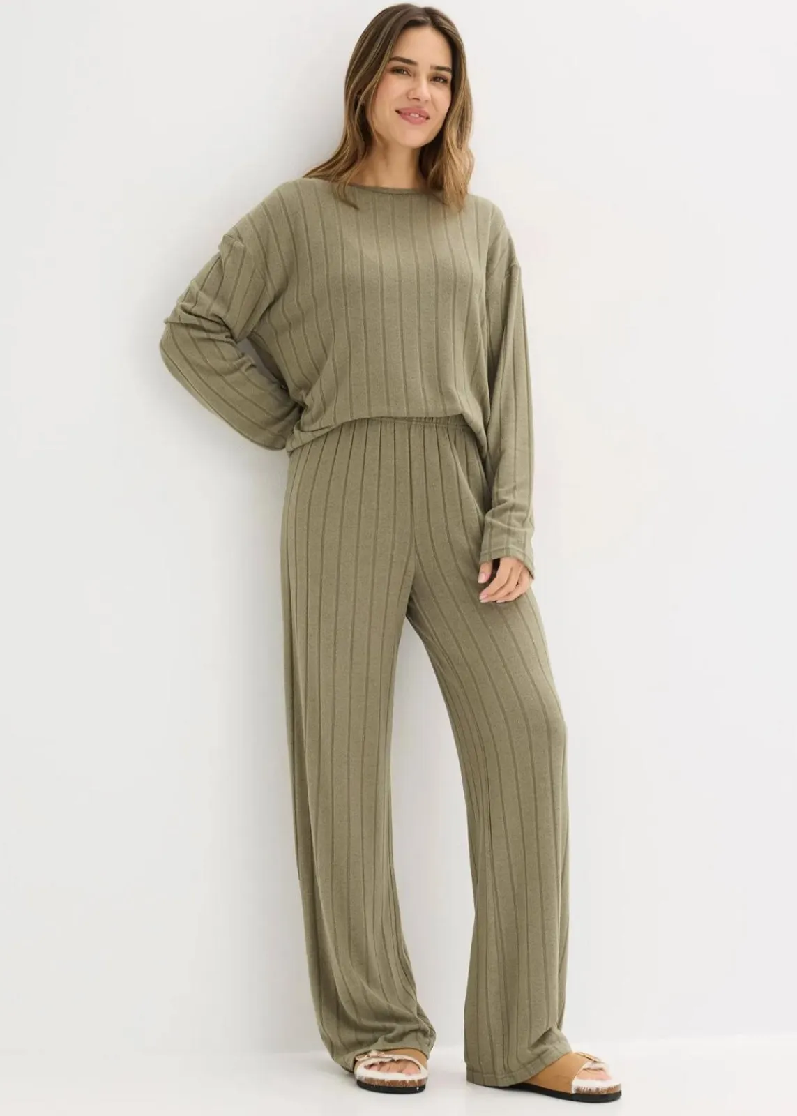 bonprix Wäsche·Homewear|Wäsche·Nachtwäsche^Hausanzug aus weicher Rippe oliv