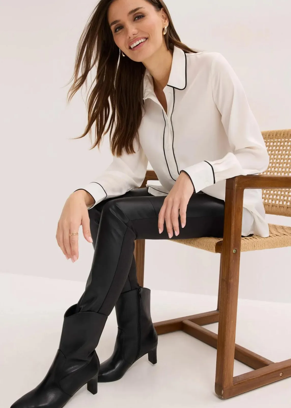 bonprix Blusen & Tuniken|Bekleidung·Jacken & Mäntel^Hemdbluse aus fließendem Satin wollweiß/schwarz