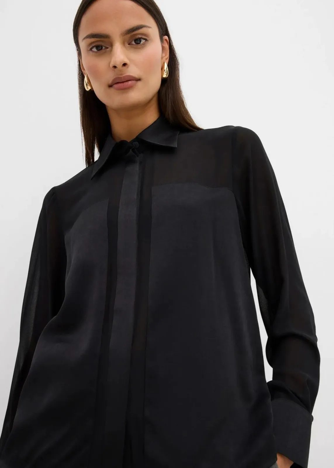 bonprix Blusen & Tuniken|Bekleidung·Jacken & Mäntel^Hemdbluse mit Satineinsatz schwarz