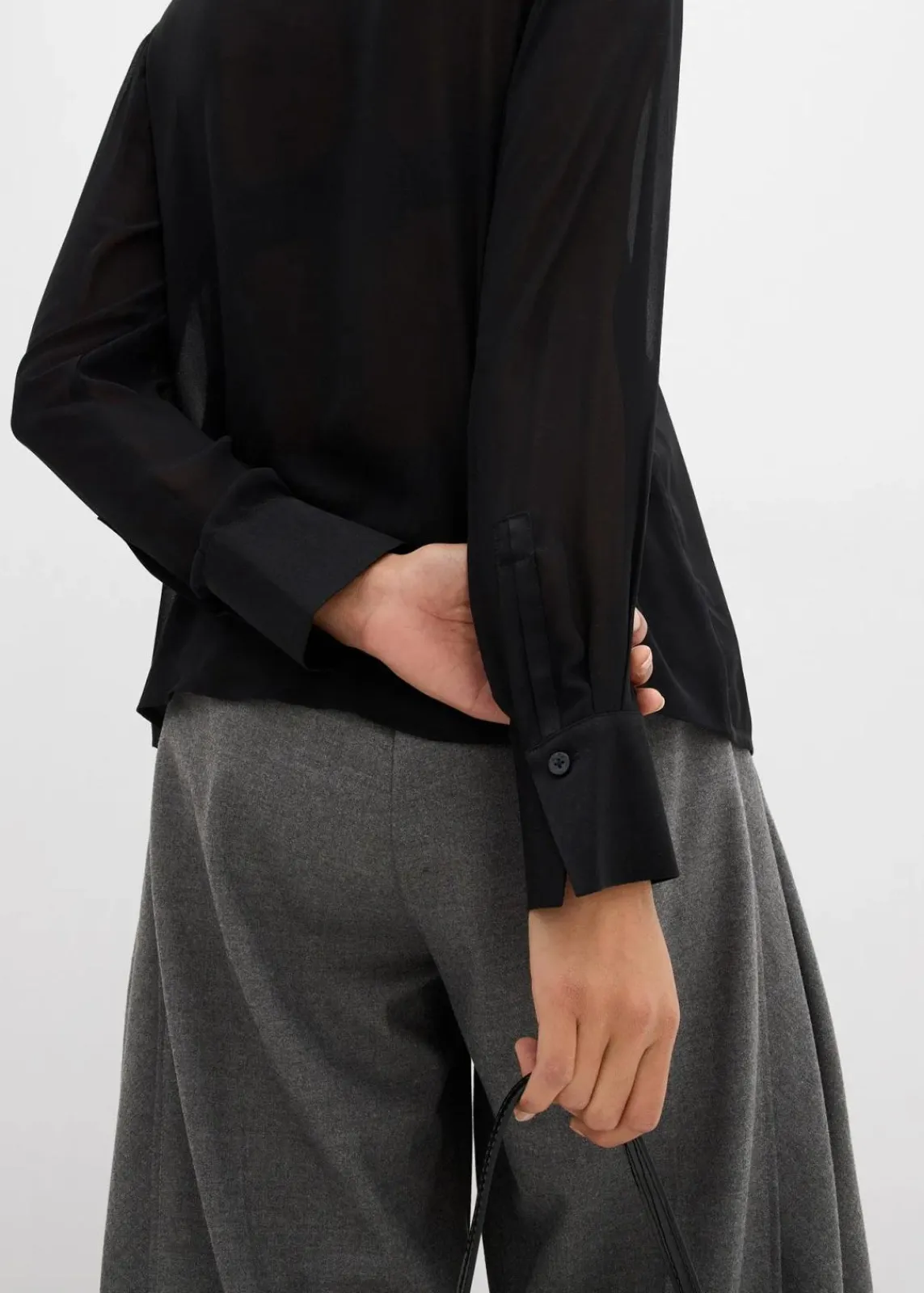 bonprix Blusen & Tuniken|Bekleidung·Jacken & Mäntel^Hemdbluse mit Satineinsatz schwarz