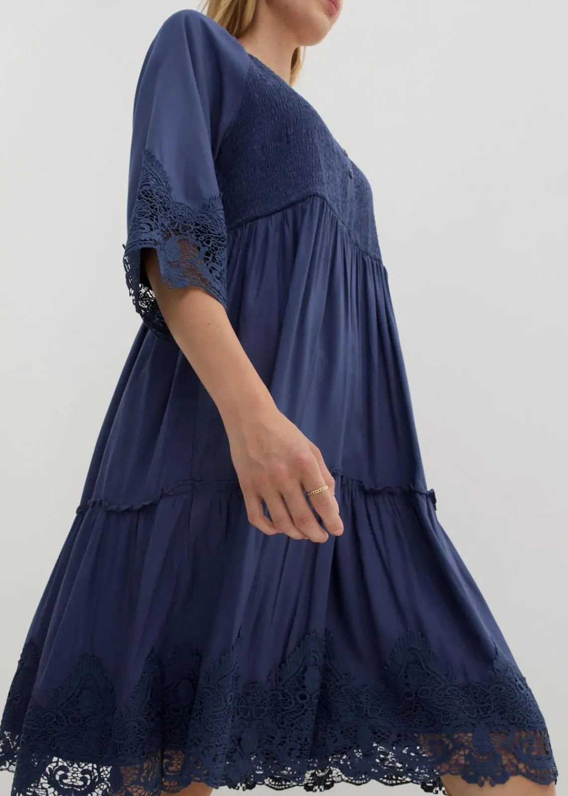 bonprix Bekleidung·Pullover & Strickjacken|Kleider^Hemdblusenkleid mit Spitze indigo