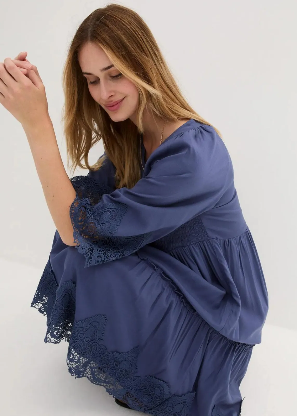 bonprix Bekleidung·Pullover & Strickjacken|Kleider^Hemdblusenkleid mit Spitze indigo
