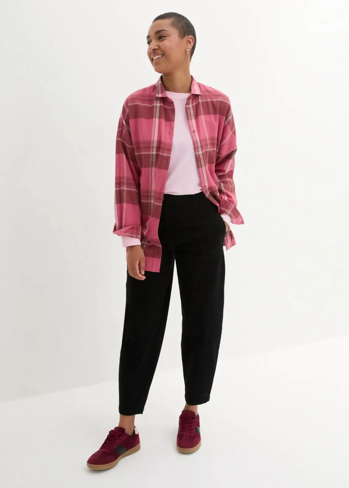 bonprix Bekleidung·Kleider|Hosen^High Waist Barrel-Twillhose mit vorverlegten Seitennähten und Bequembund schwarz