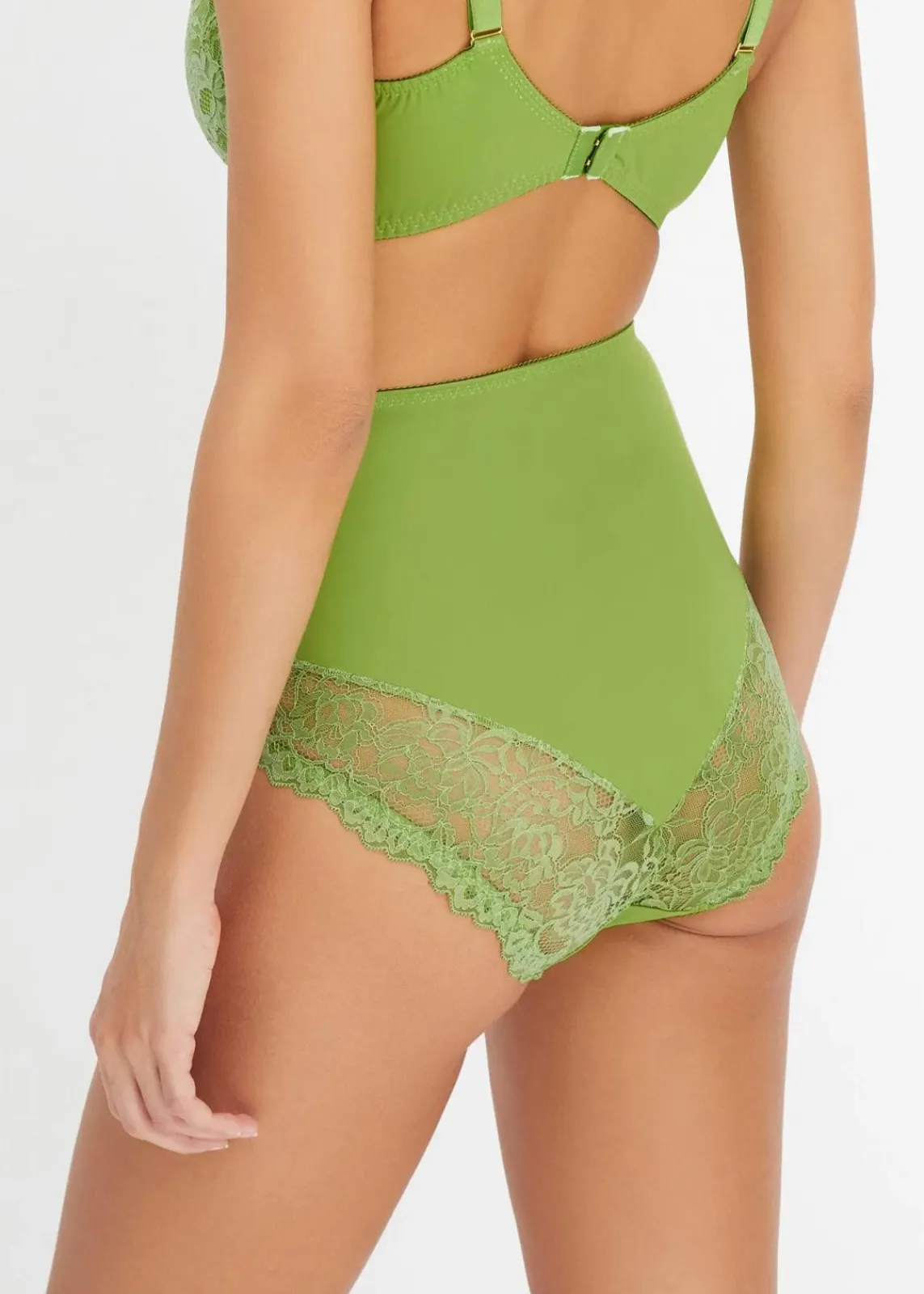 bonprix Nachhaltigere Materialien|Dessous^Highwaist Slip mit edler Spitze edelsteingrün