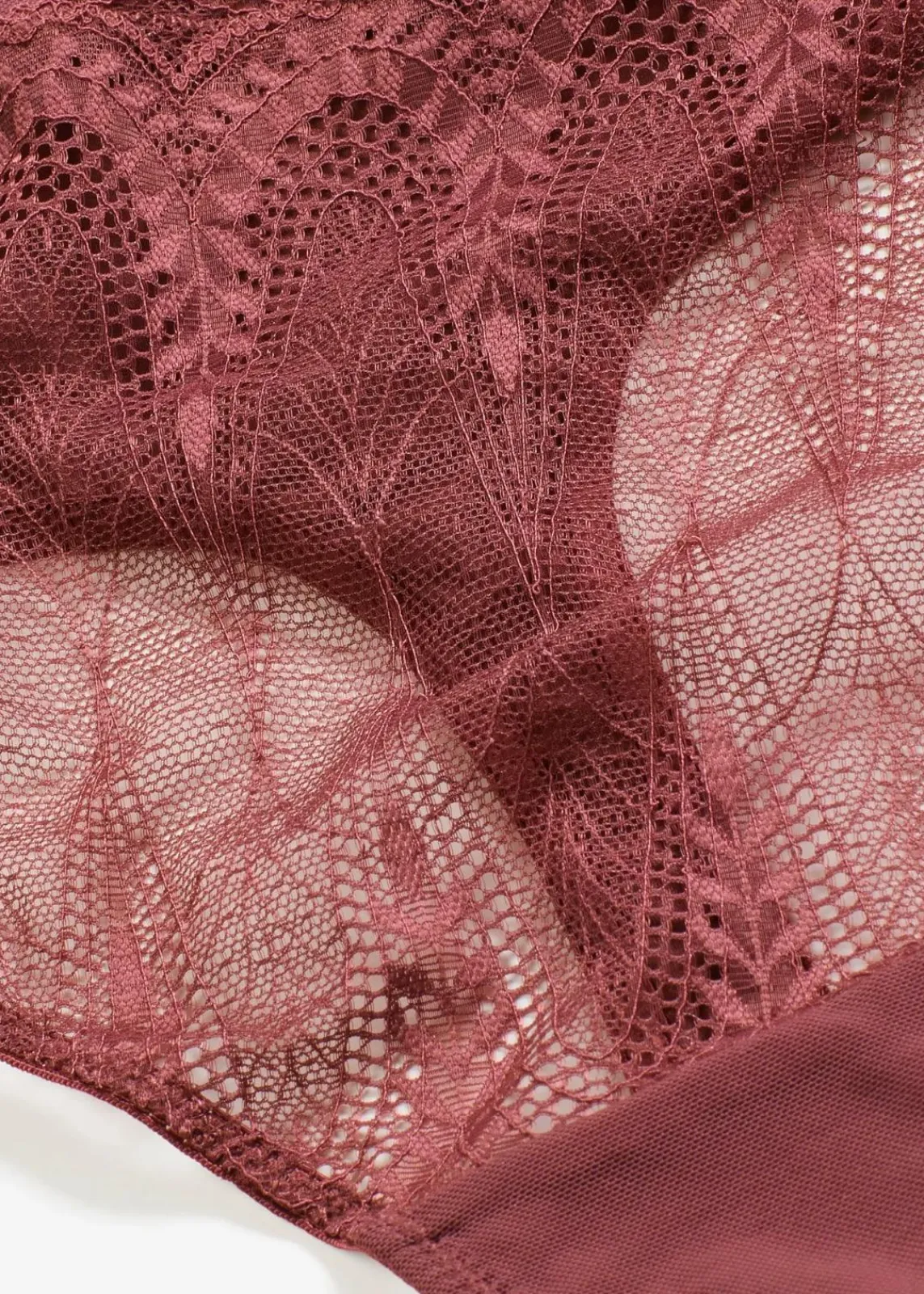 bonprix Wäsche·Dessous|Wäsche·Höschen^Highwaist String mit feiner Spitze burgunderrot