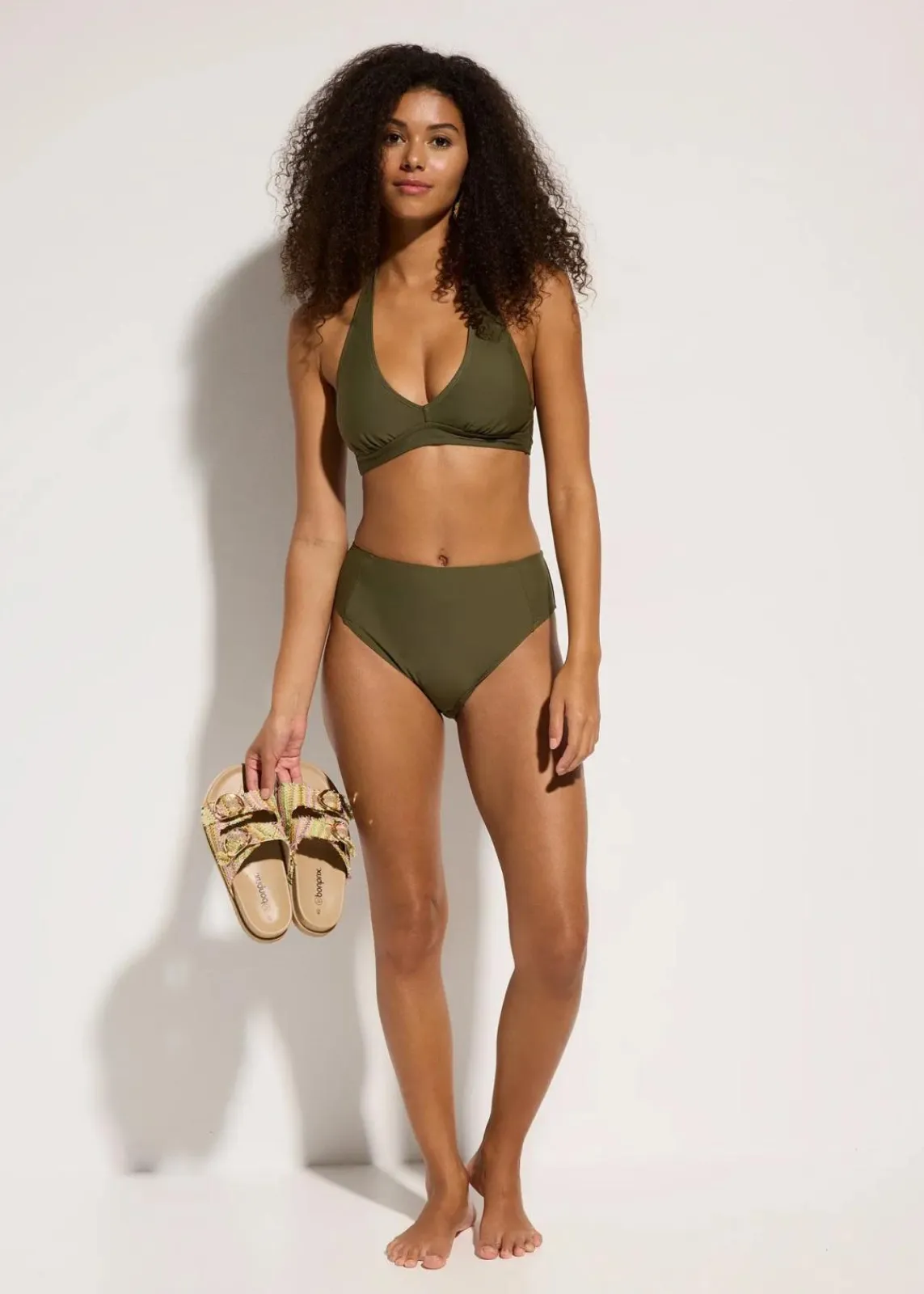 bonprix Nachhaltigere Materialien|Bademode·Tankinis^Highwaist-Bikinihose mit hohem Beinausschnitt dunkeloliv
