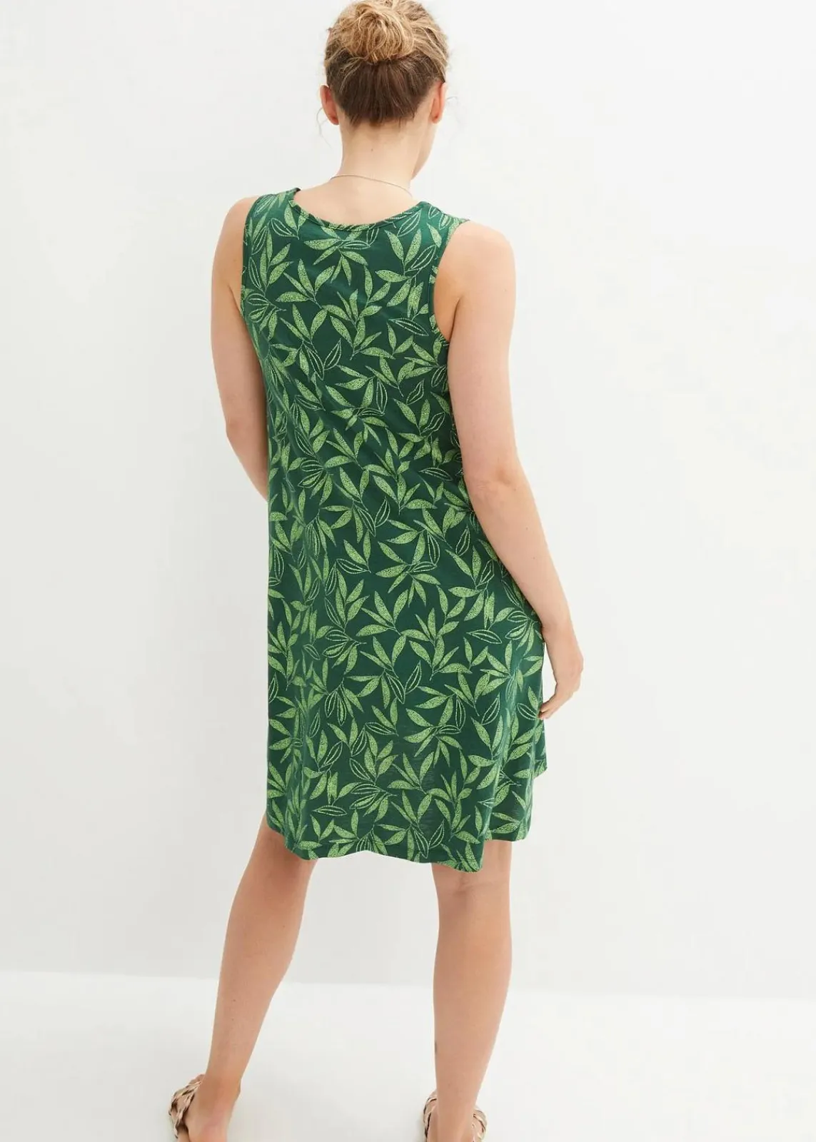 bonprix Nachhaltigere Materialien^Hänger-Kleid aus Bio-Baumwolle dunkelgrün/selleriegrün bedruckt