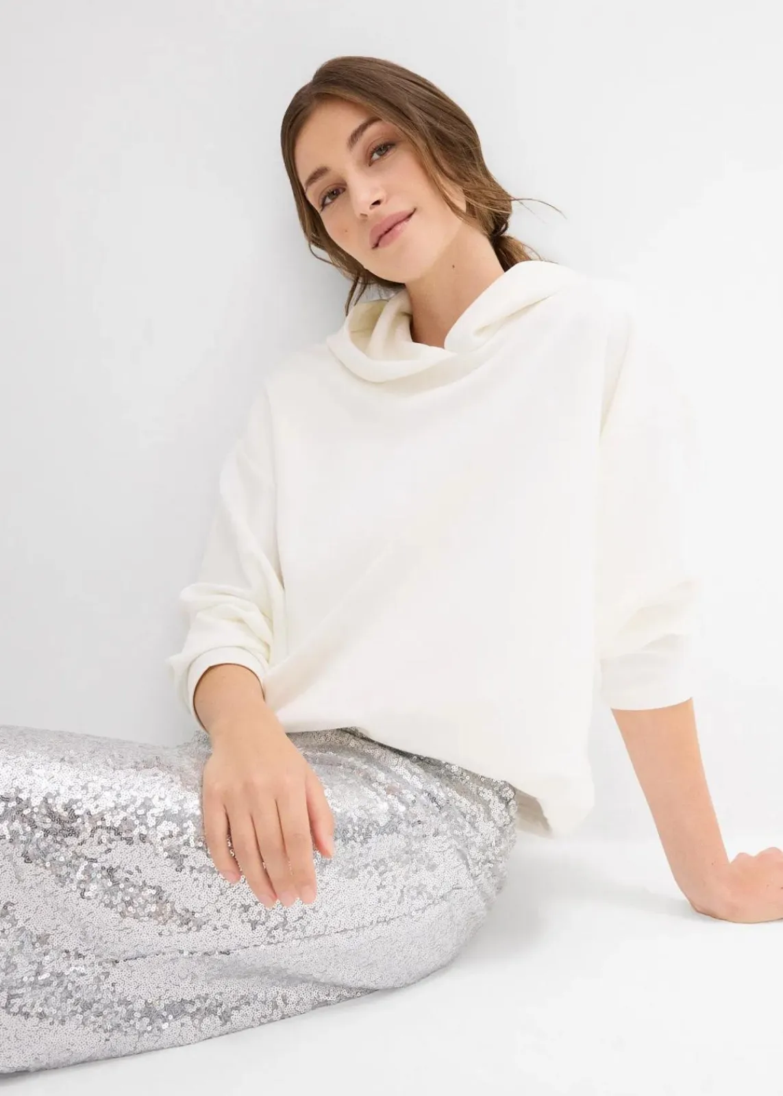 bonprix Sweat|Bekleidung·Blusen & Tuniken^Hoodie aus leicht glänzendem Viskose-Mix wollweiß