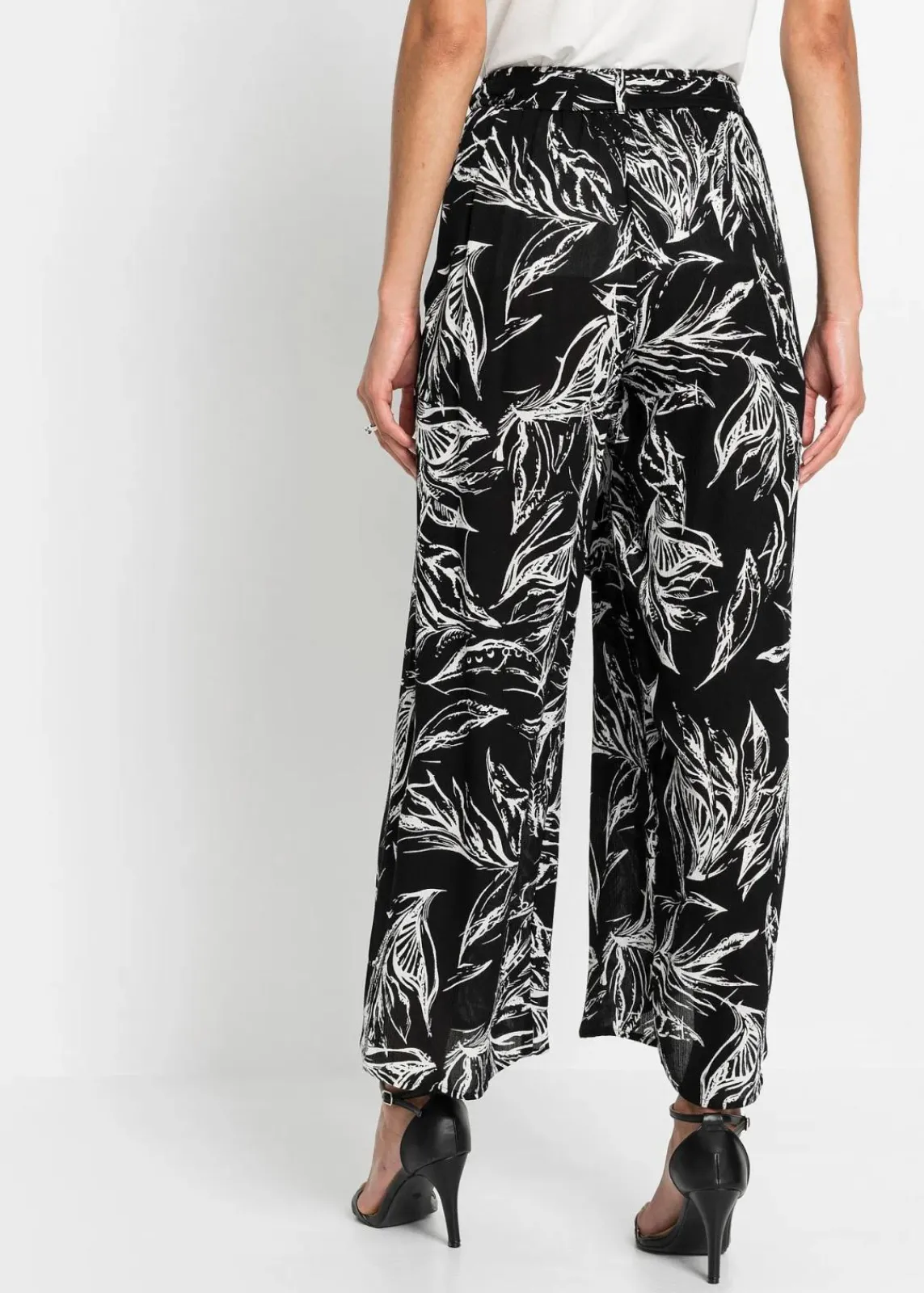 bonprix Bekleidung·Kleider|Hosen^Hose aus strukturierter Viskose schwarz / weiss floral