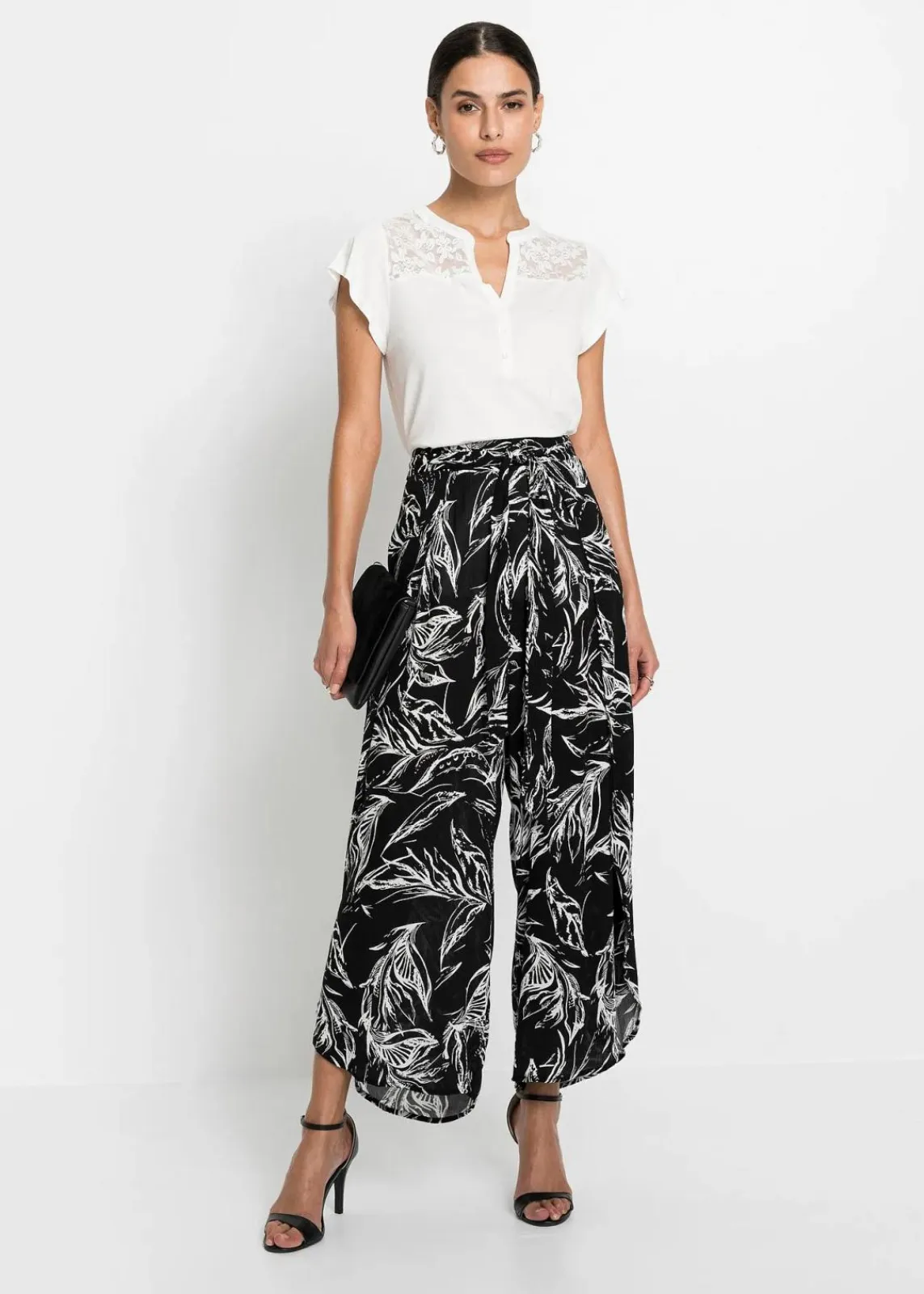 bonprix Bekleidung·Kleider|Hosen^Hose aus strukturierter Viskose schwarz / weiss floral