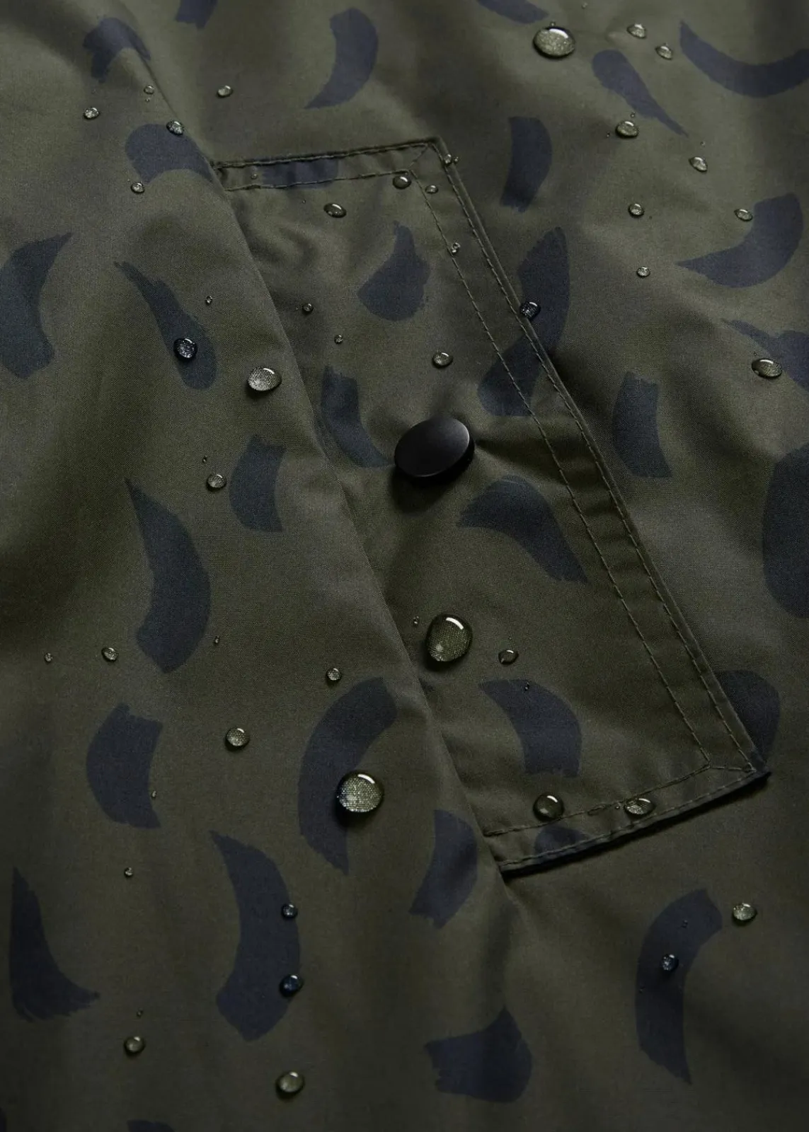 bonprix Bekleidung·Blazer|Umstandsmode^3-in-1 wetterfestes Umstands-Regencape mit Trageeinsatz mit Beutel tiefoliv/schwarz