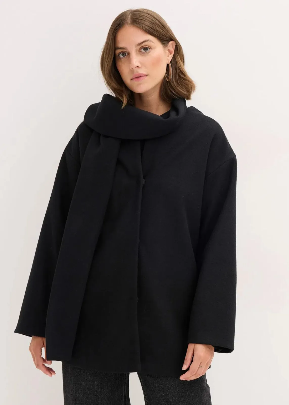 bonprix Bekleidung·Hosen|Nachhaltigere Materialien^Jacke schwarz
