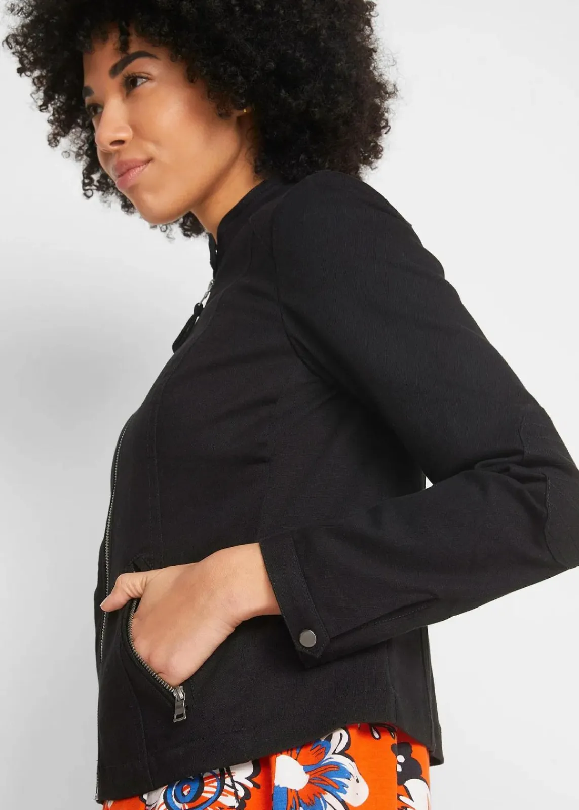 bonprix Bekleidung·Hosen|Jacken & Mäntel^Jacke aus Baumwoll-Twill mit seitlichen Stretcheinsätzen schwarz