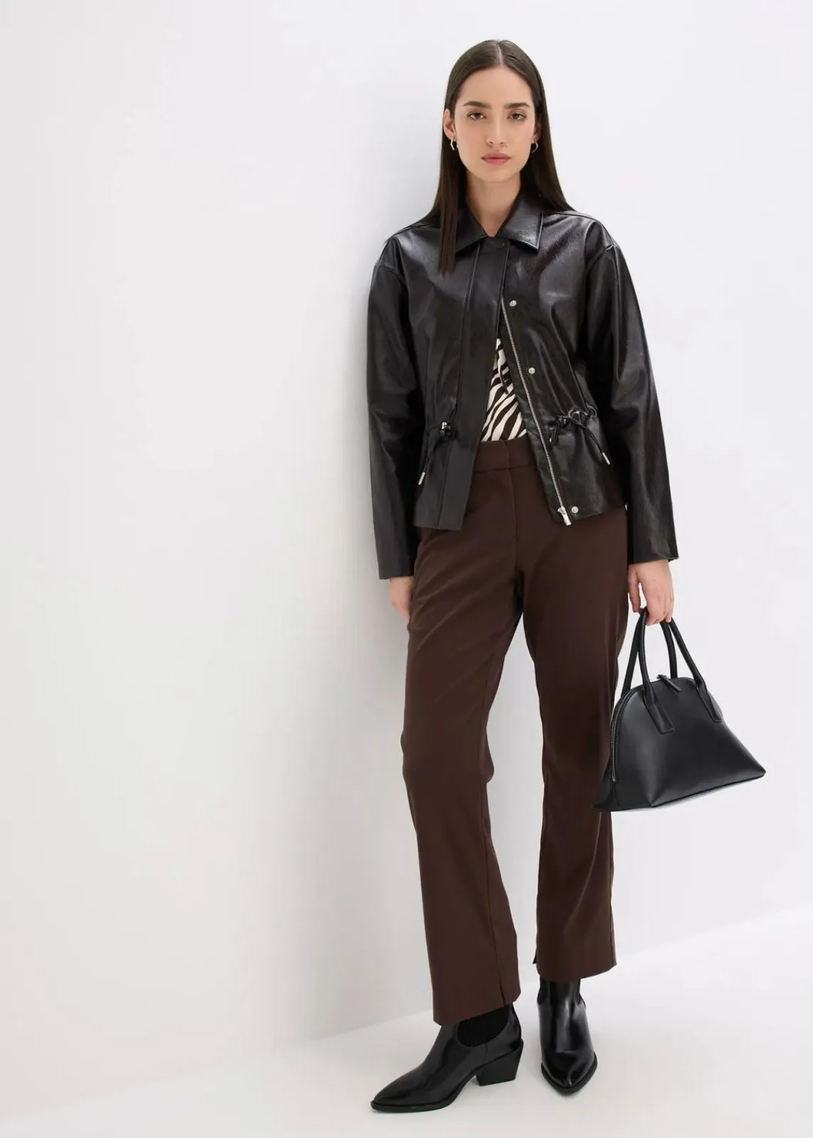 bonprix Bekleidung·Hosen|Jacken & Mäntel^Jacke aus Lacklederimitat dunkelbraun
