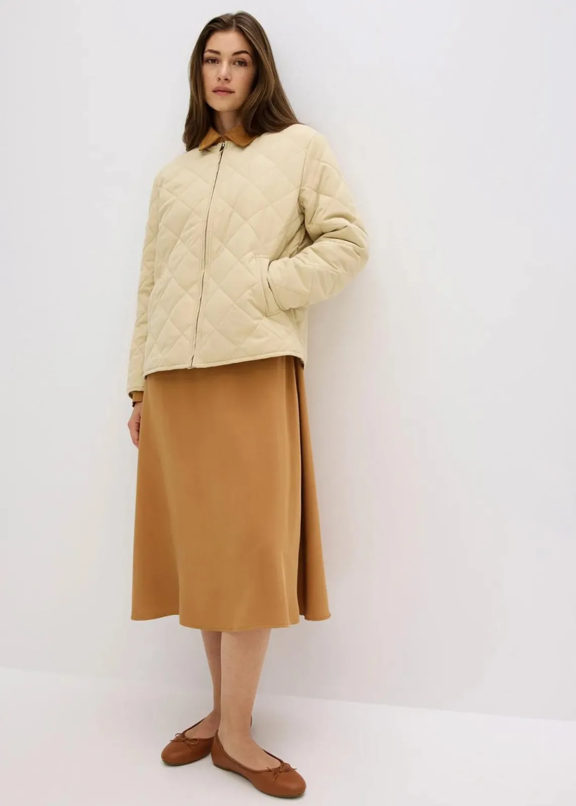 bonprix Bekleidung·Hosen|Jacken & Mäntel^Jacke mit Diamantsteppung grünbeige