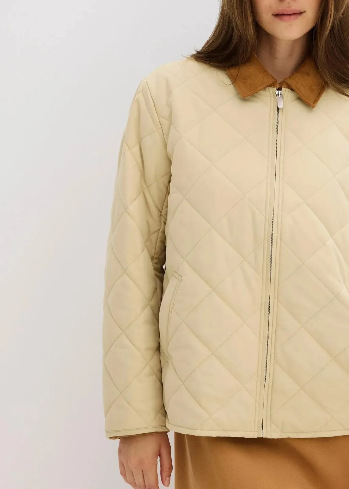 bonprix Bekleidung·Hosen|Jacken & Mäntel^Jacke mit Diamantsteppung grünbeige