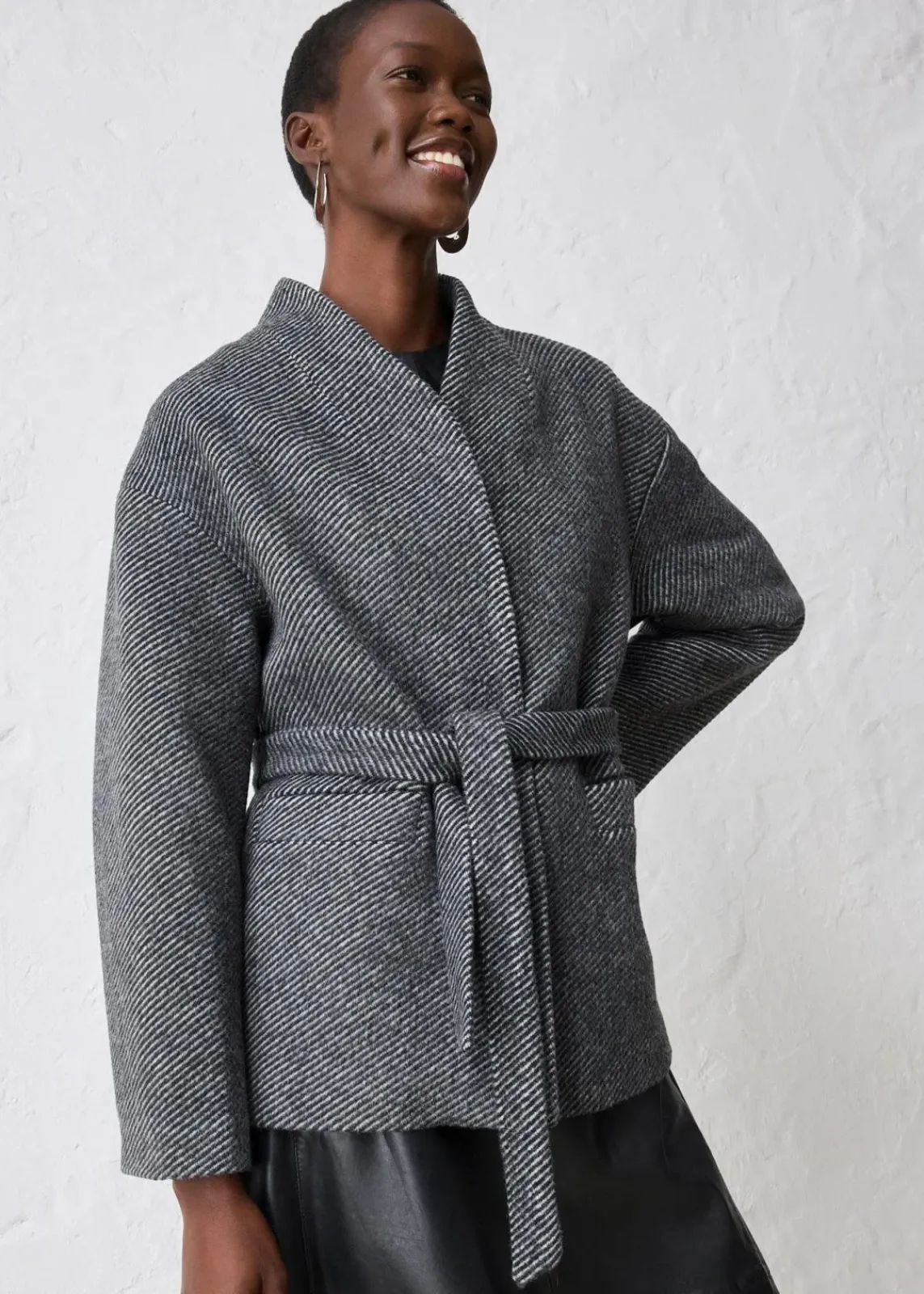 bonprix Bekleidung·Hosen|Jacken & Mäntel^Jacke mit Wolle schwarz/grau bedruckt