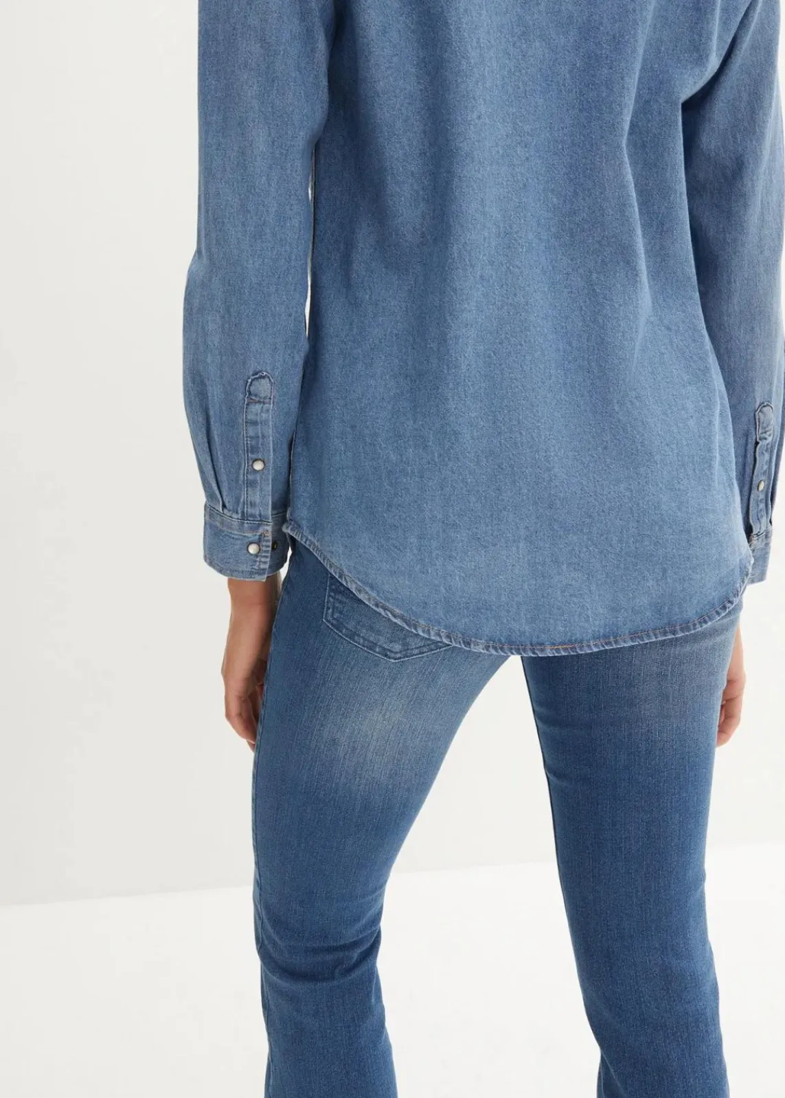 bonprix Bekleidung·Jacken & Mäntel|Blusen & Tuniken^Jeanshemd hellblau